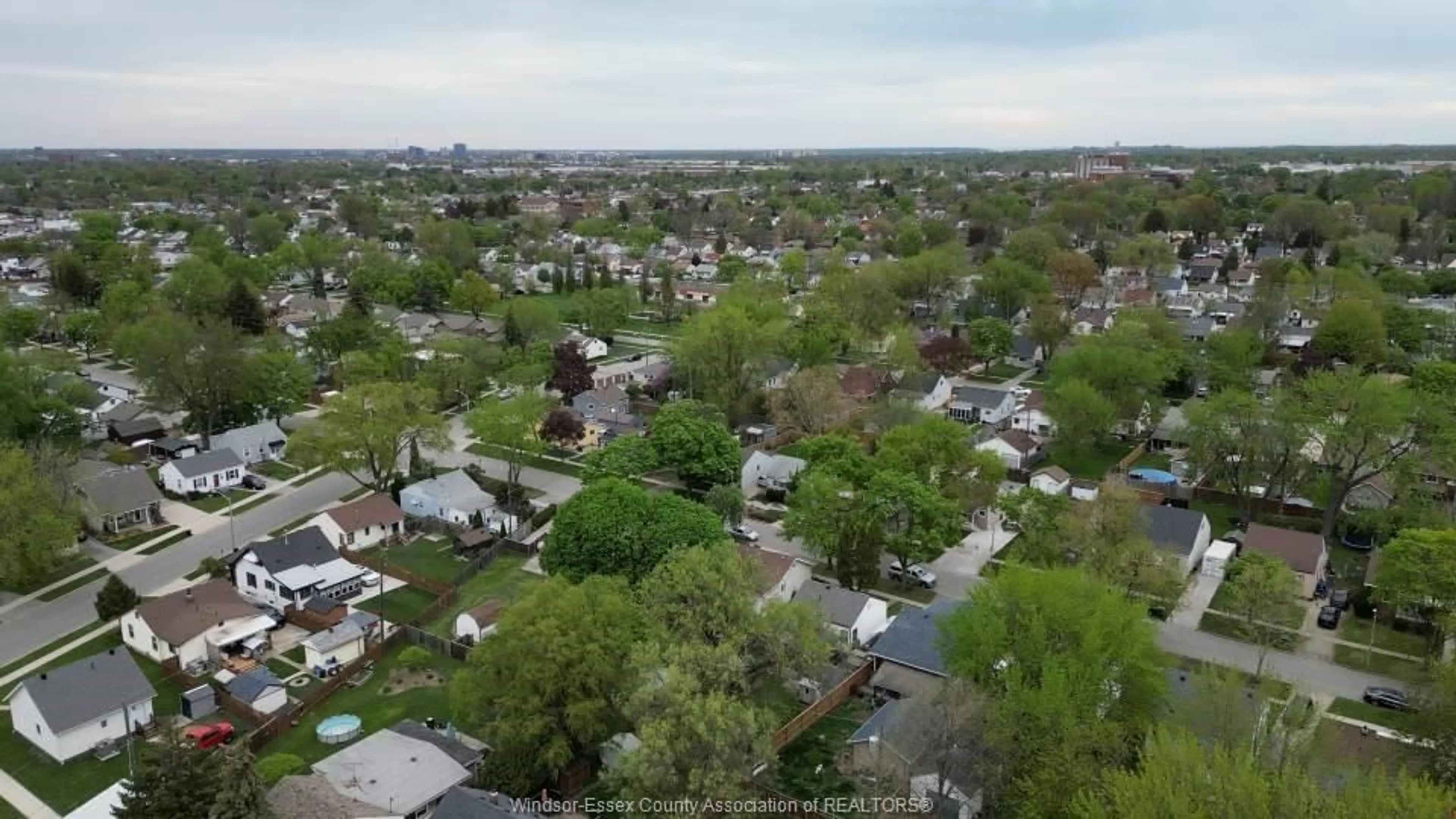A pic from outside/outdoor area/front of a property/back of a property/a pic from drone, street for 2335 ELSMERE, Windsor Ontario N9W 2C9
