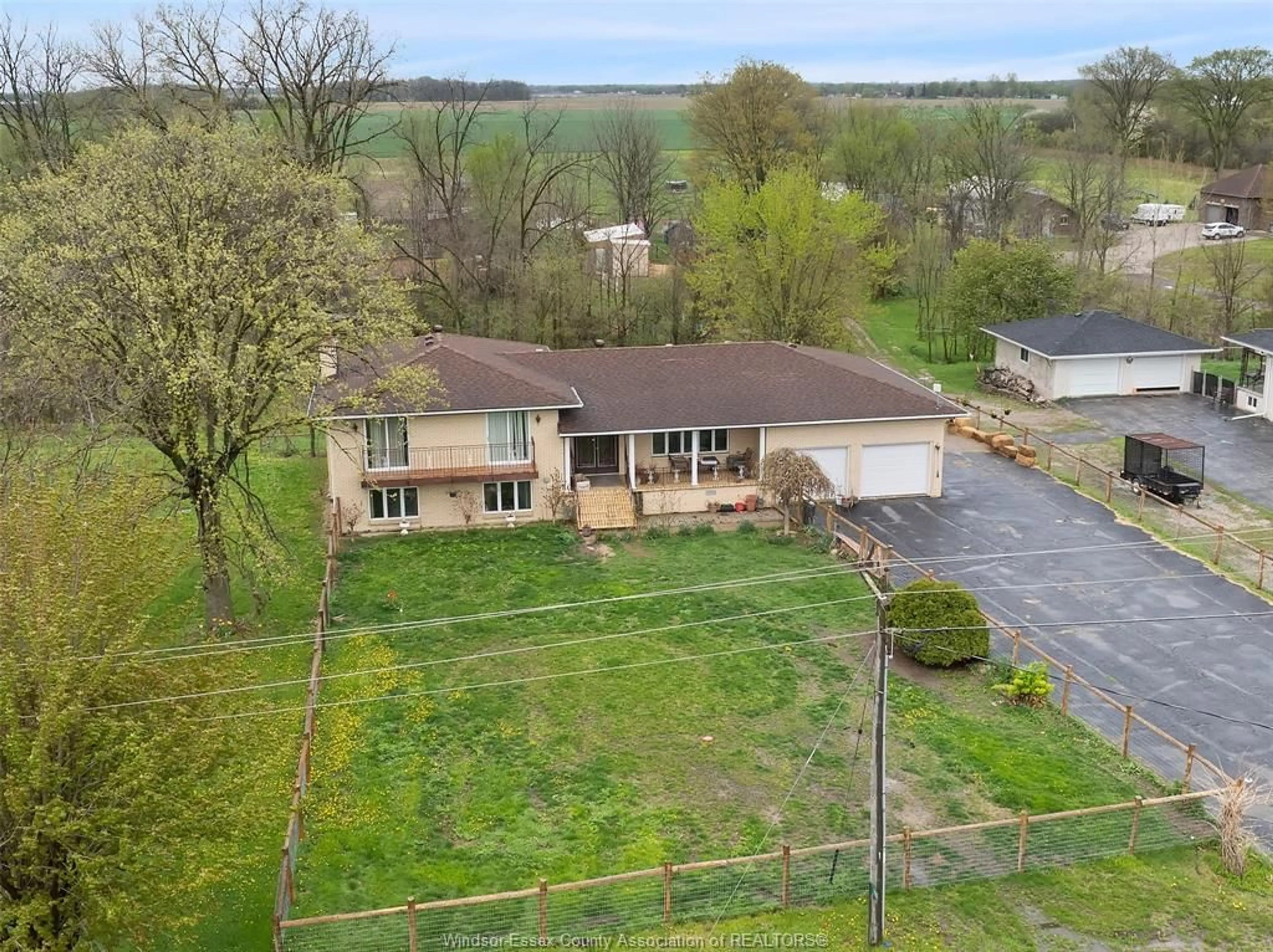 A pic from outside/outdoor area/front of a property/back of a property/a pic from drone, water/lake/river/ocean view for 792 TEXAS Rd, Amherstburg Ontario N9V 3R3