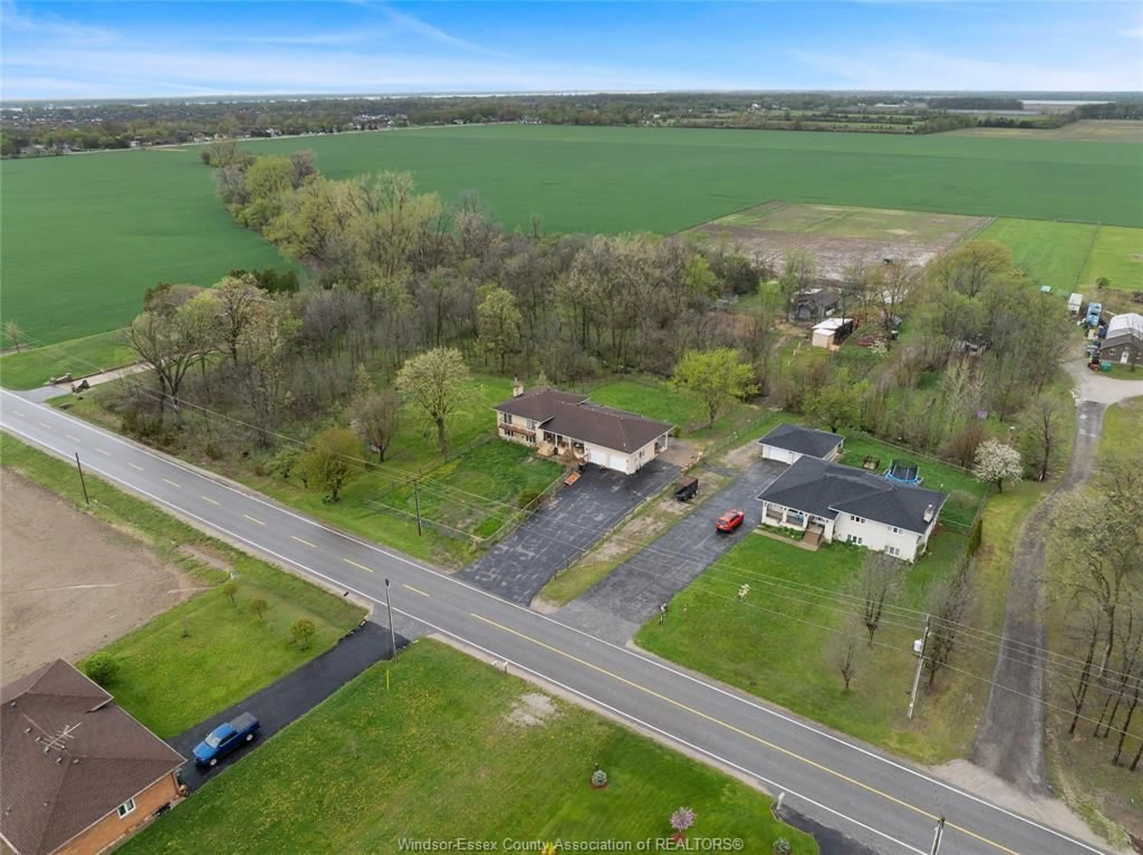 A pic from outside/outdoor area/front of a property/back of a property/a pic from drone, water/lake/river/ocean view for 792 TEXAS Rd, Amherstburg Ontario N9V 3R3