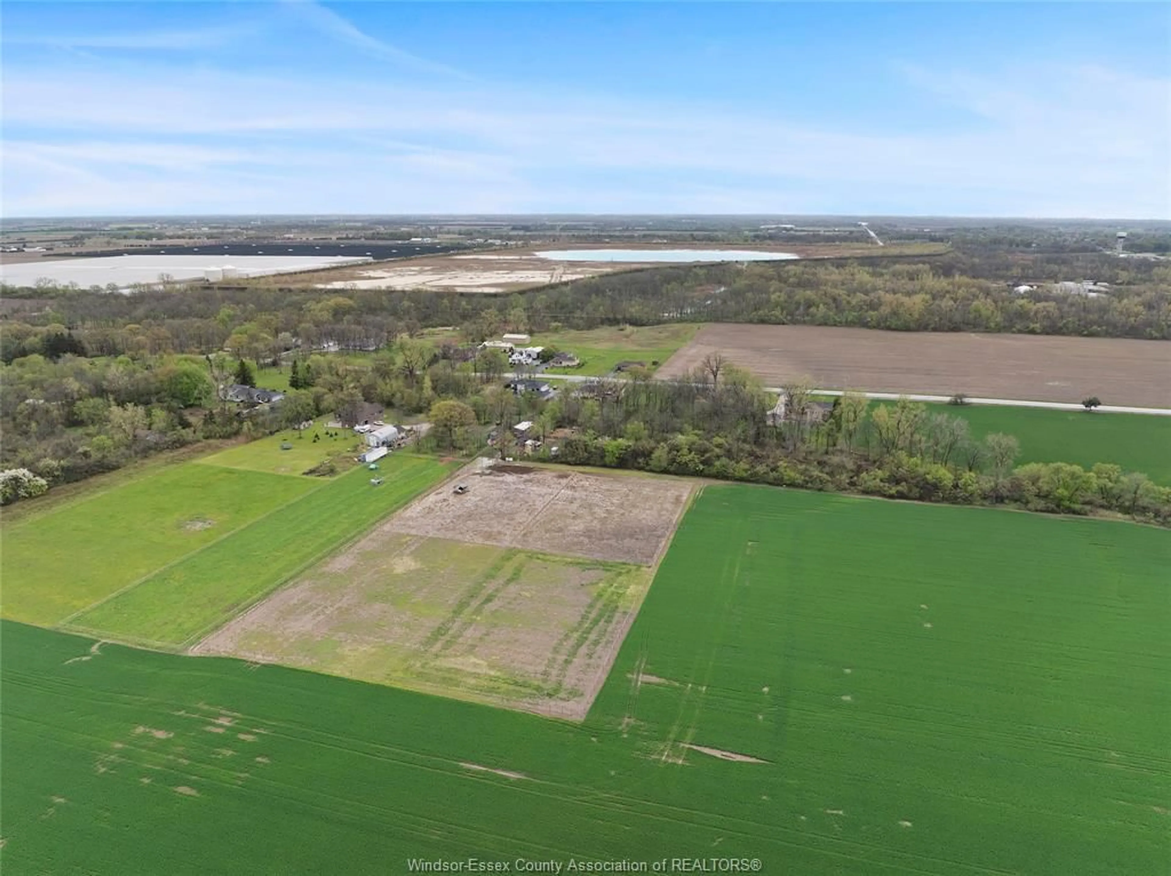 A pic from outside/outdoor area/front of a property/back of a property/a pic from drone, water/lake/river/ocean view for 792 TEXAS Rd, Amherstburg Ontario N9V 3R3