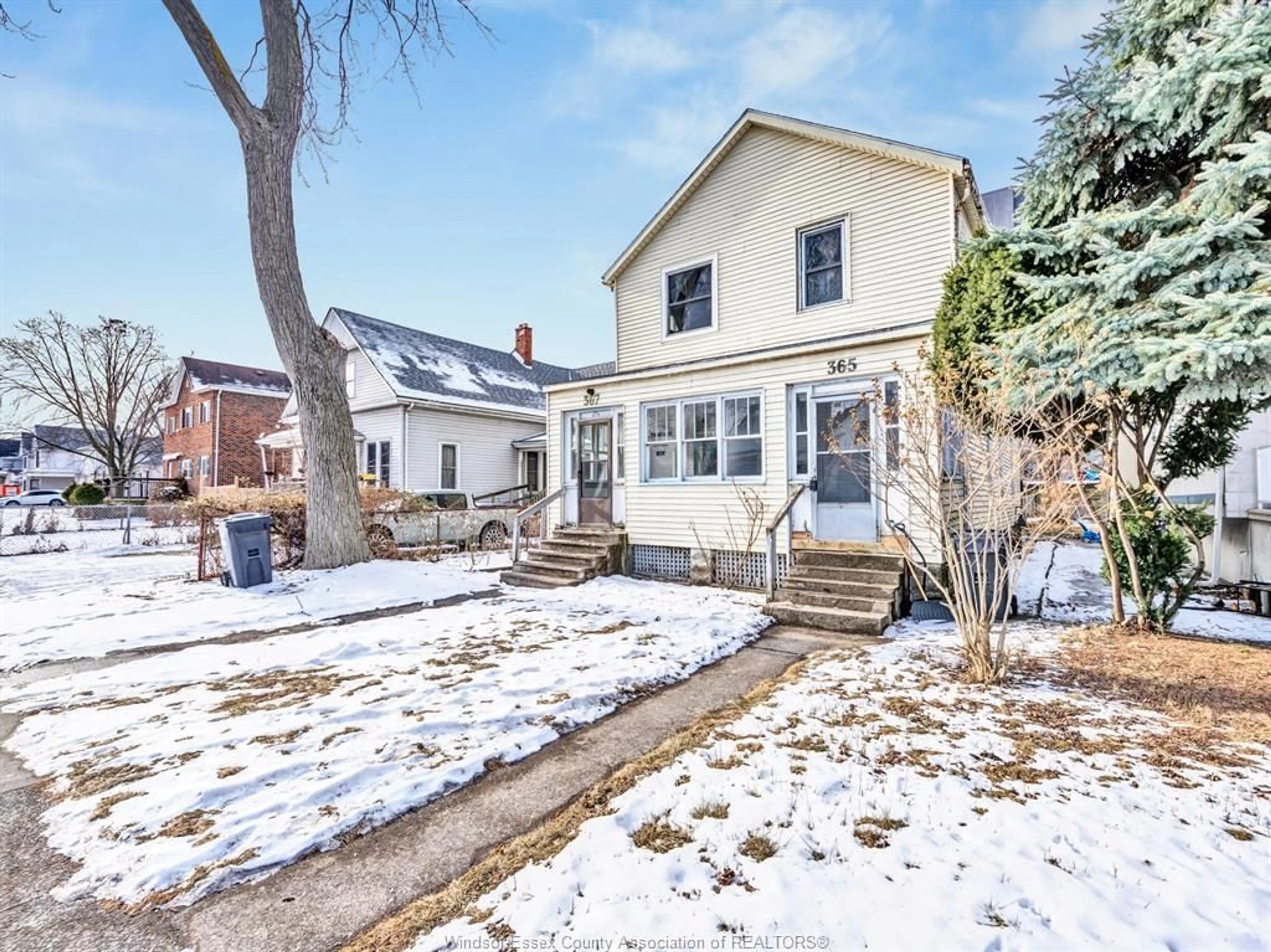 A pic from outside/outdoor area/front of a property/back of a property/a pic from drone, street for 365-367 JANETTE Ave, Windsor Ontario N9A 4Z4