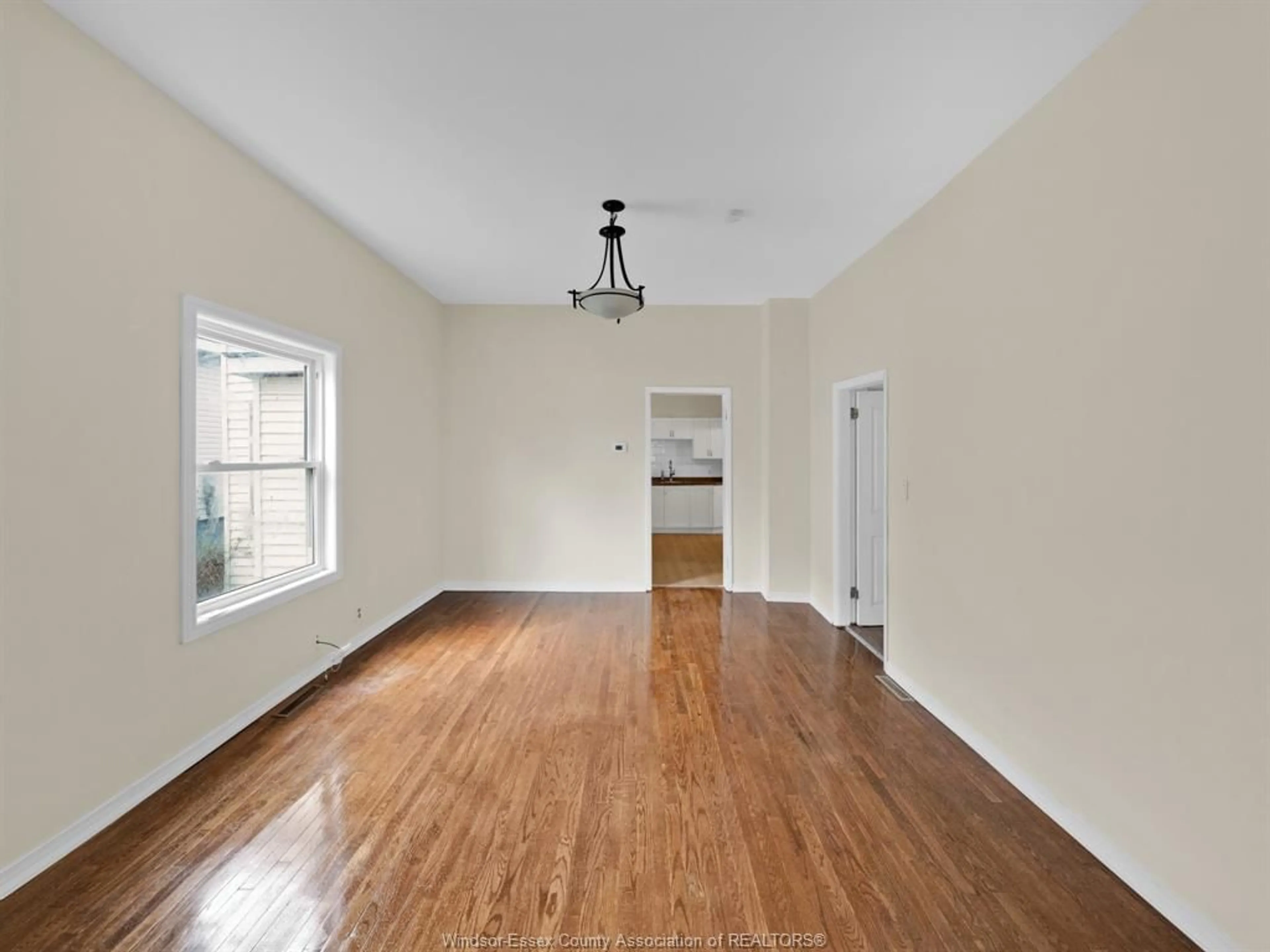 A pic of a room for 365-367 JANETTE Ave, Windsor Ontario N9A 4Z4
