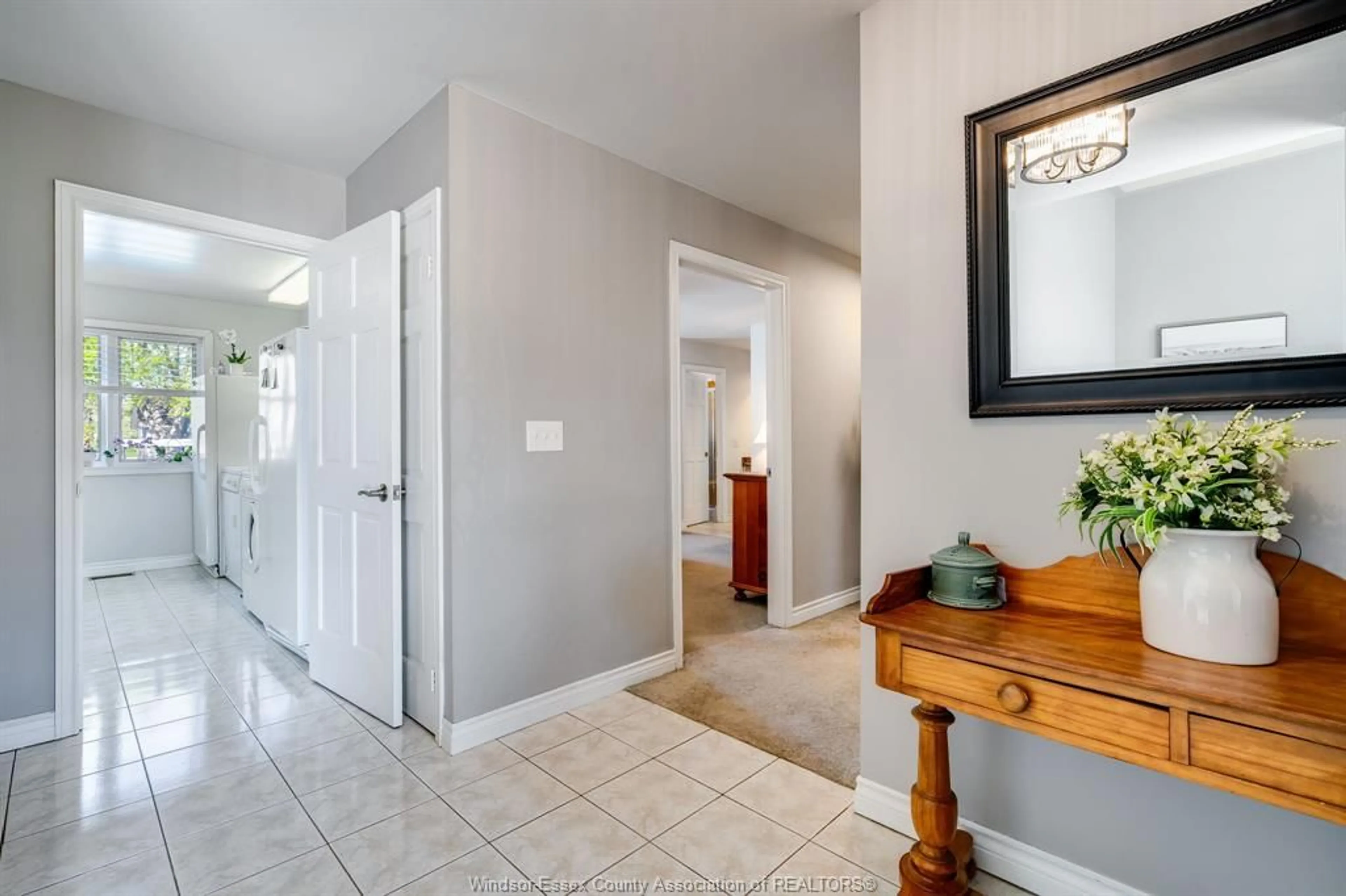 Indoor entryway for 811 RIVAIT Dr, Lakeshore Ontario N0P 2L0