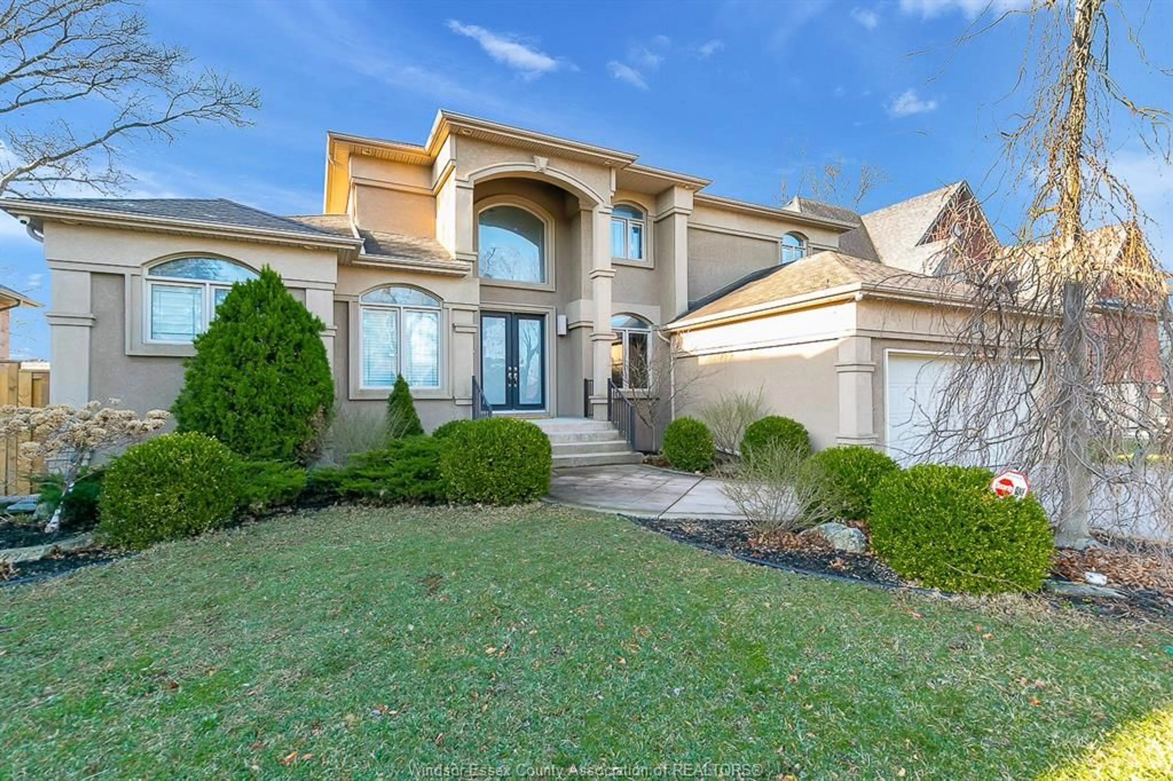 Unknown for 425 COUNTRY CLUB Dr, Windsor Ontario N9G 3G9