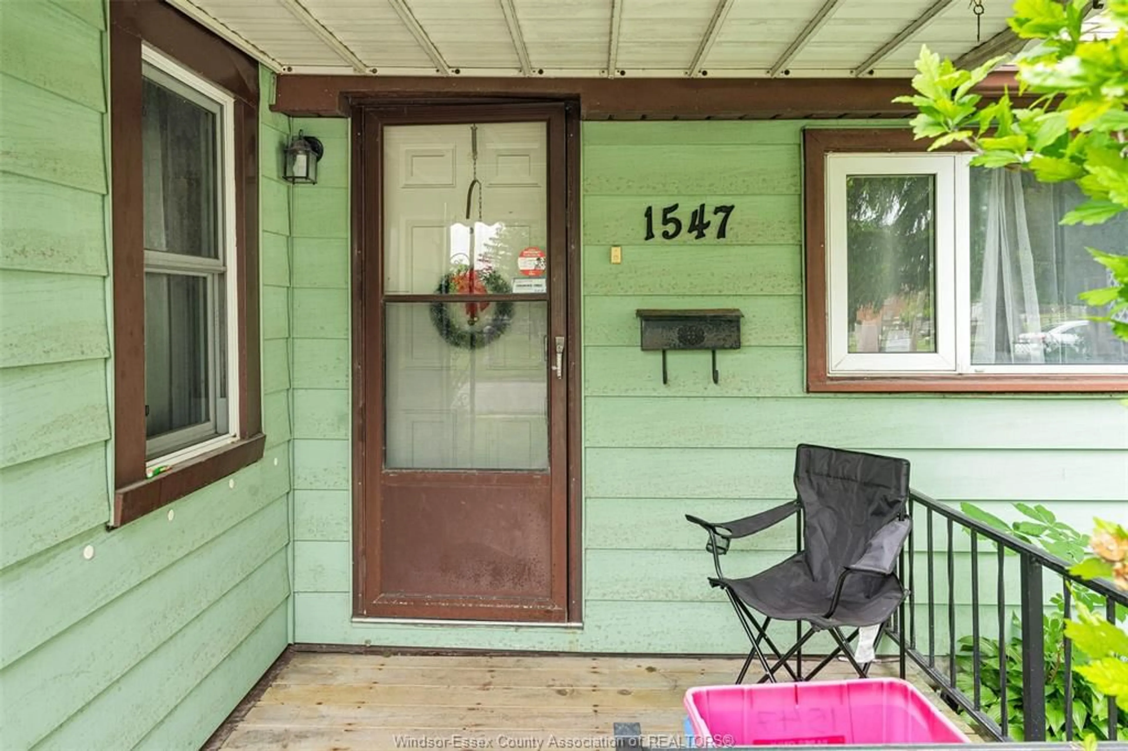 Indoor entryway for 1547 DROUILLARD, Windsor Ontario N8Y 2S1