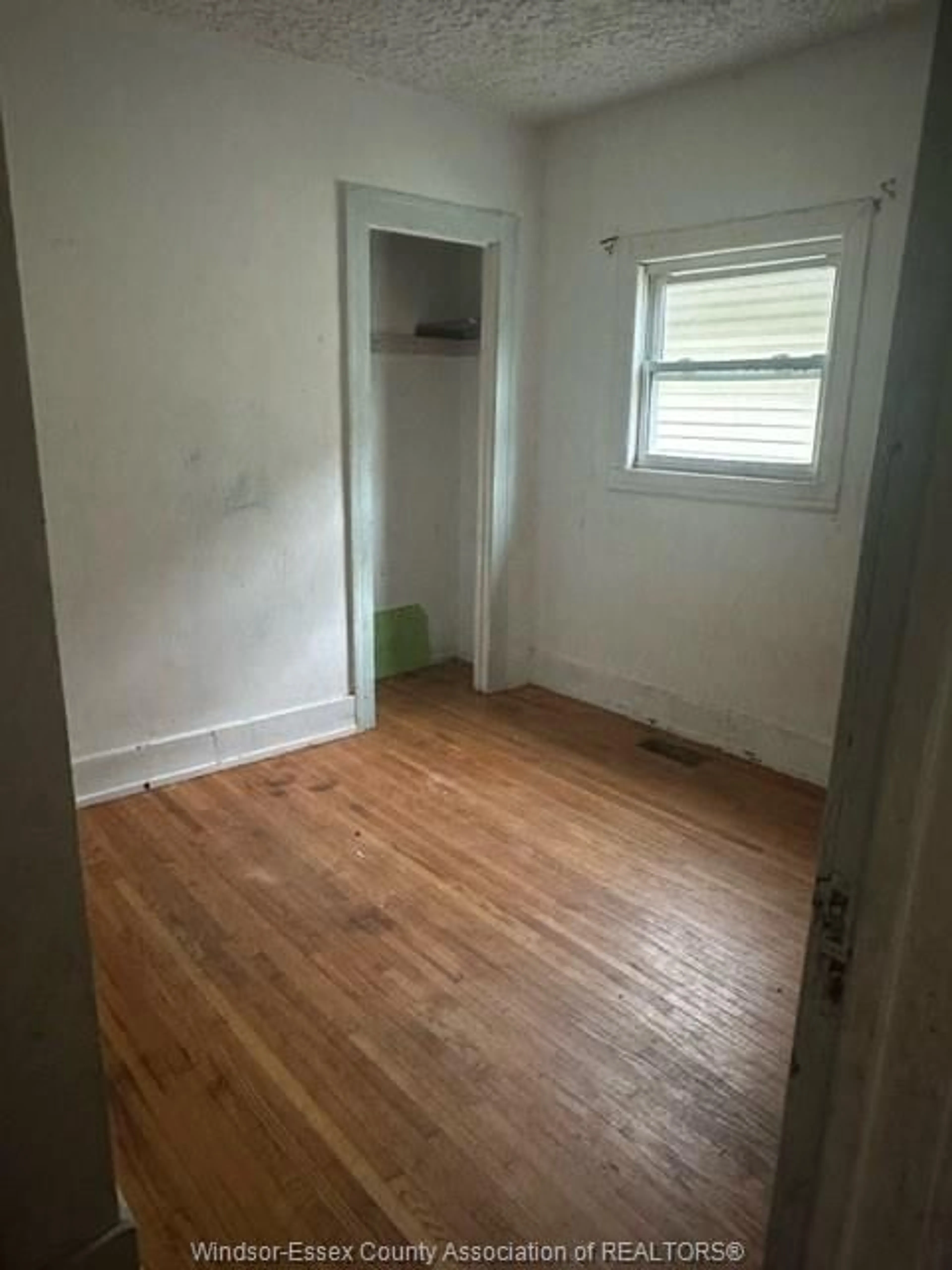 A pic of a room for 1027 HIGHLAND Ave, Windsor Ontario N9A 1R6