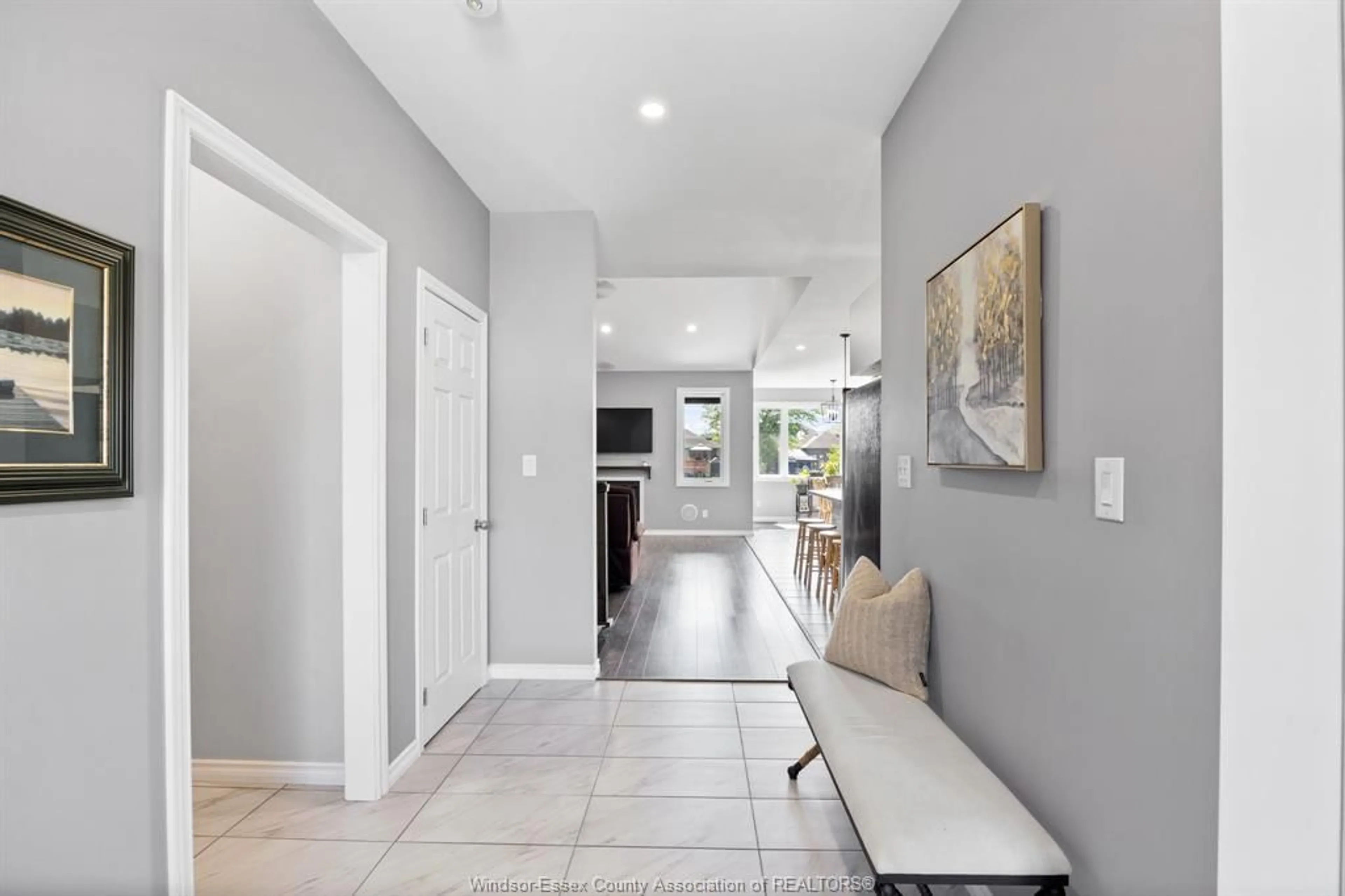 Indoor entryway for 194 SUMMER, Belle River Ontario N0R 1A0