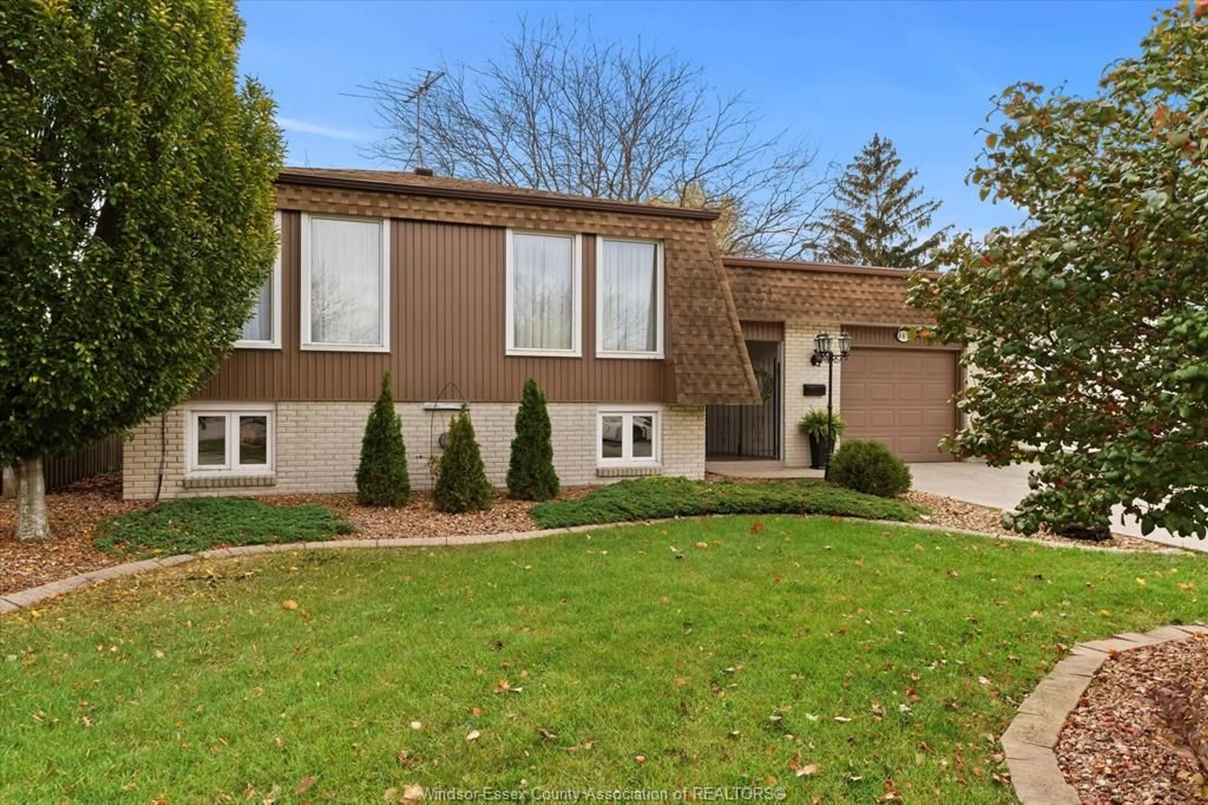 Home with brick exterior material, street for 467 RICHMOND St, Amherstburg Ontario N9V 3G2