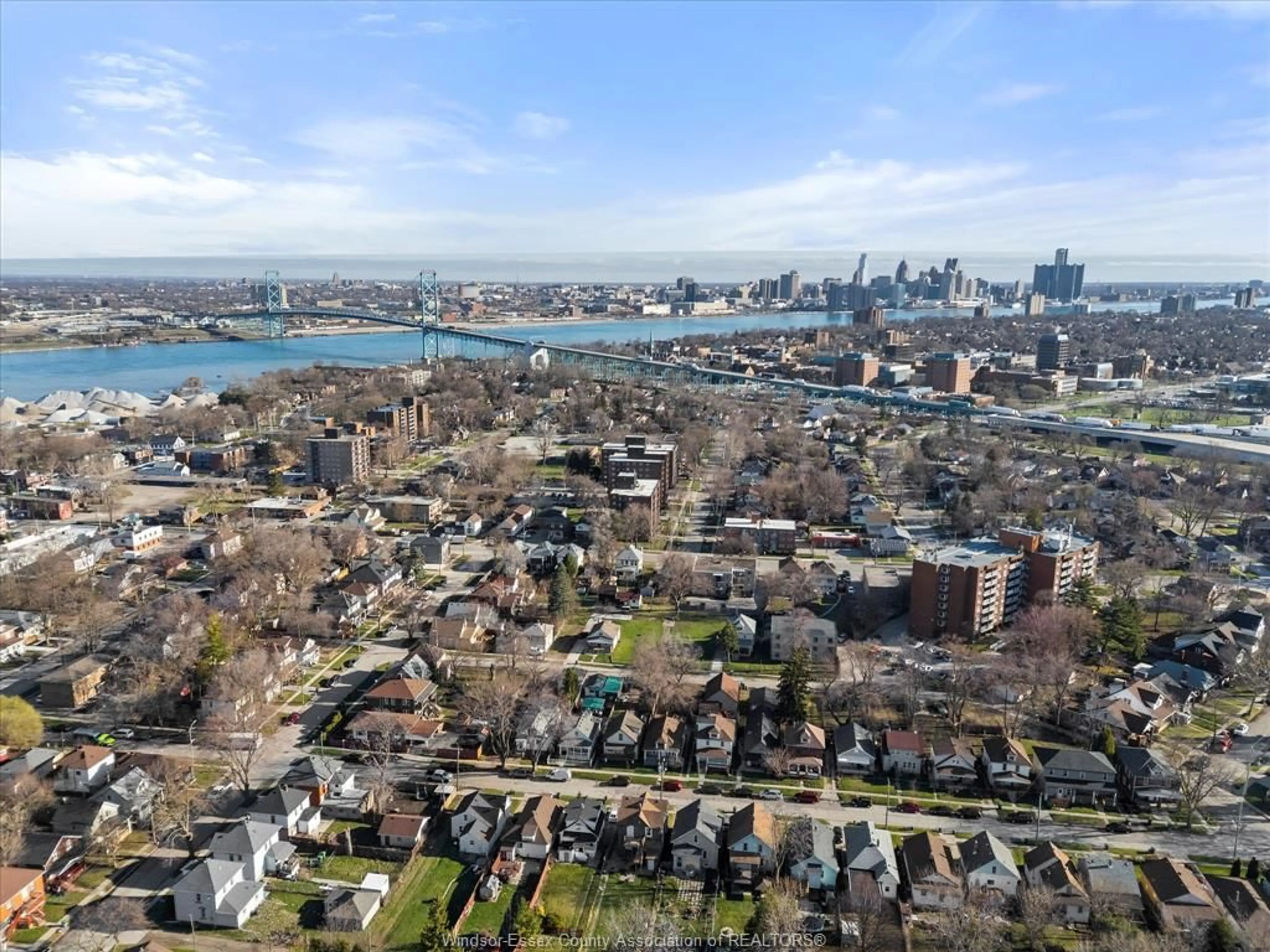 A pic from outside/outdoor area/front of a property/back of a property/a pic from drone, city buildings view from balcony for 552 TOURNIER St, Windsor Ontario N9C 3H2