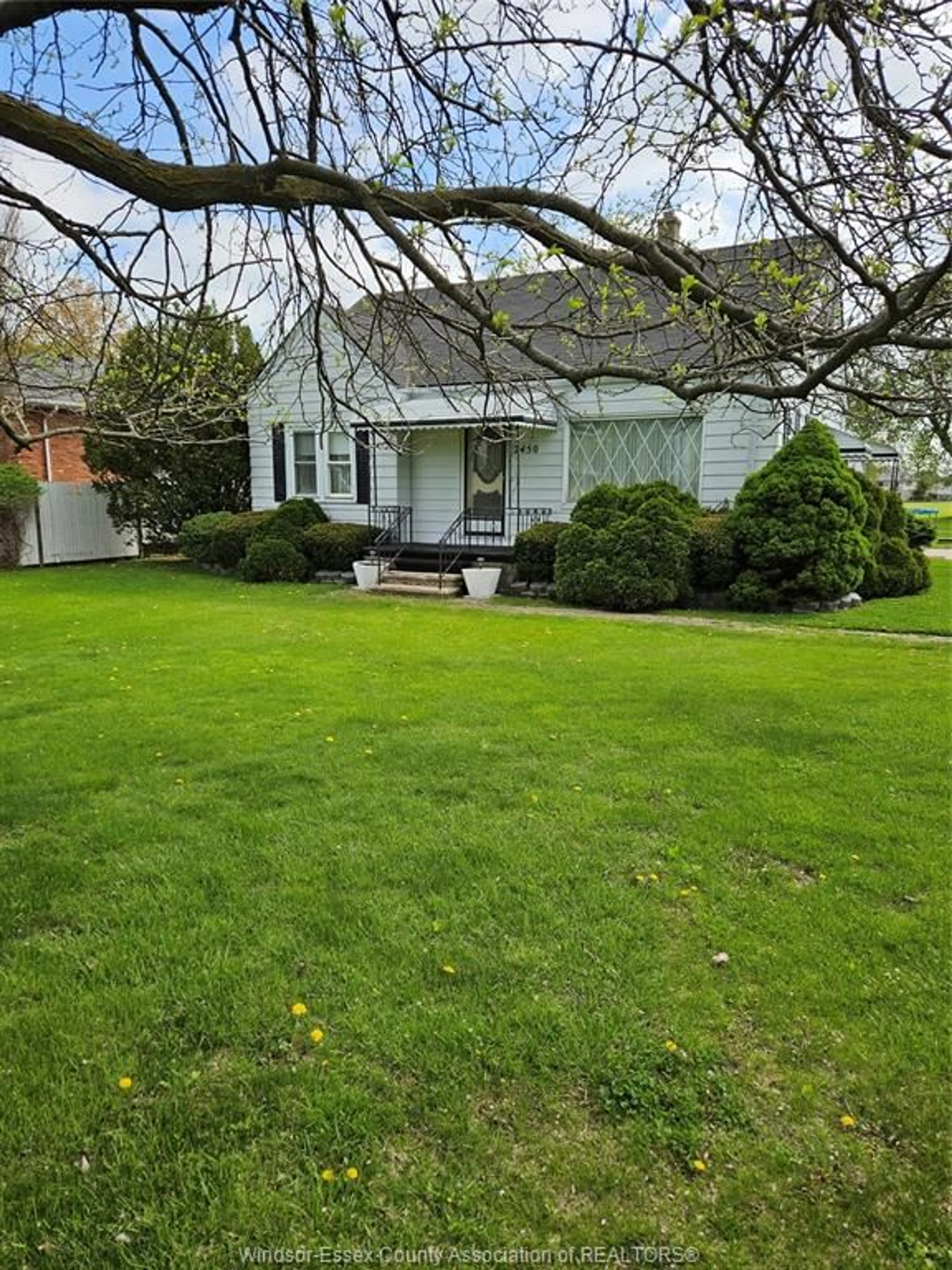 A pic from outside/outdoor area/front of a property/back of a property/a pic from drone, street for 2450 LESPERANCE, Tecumseh Ontario N8N 2W5