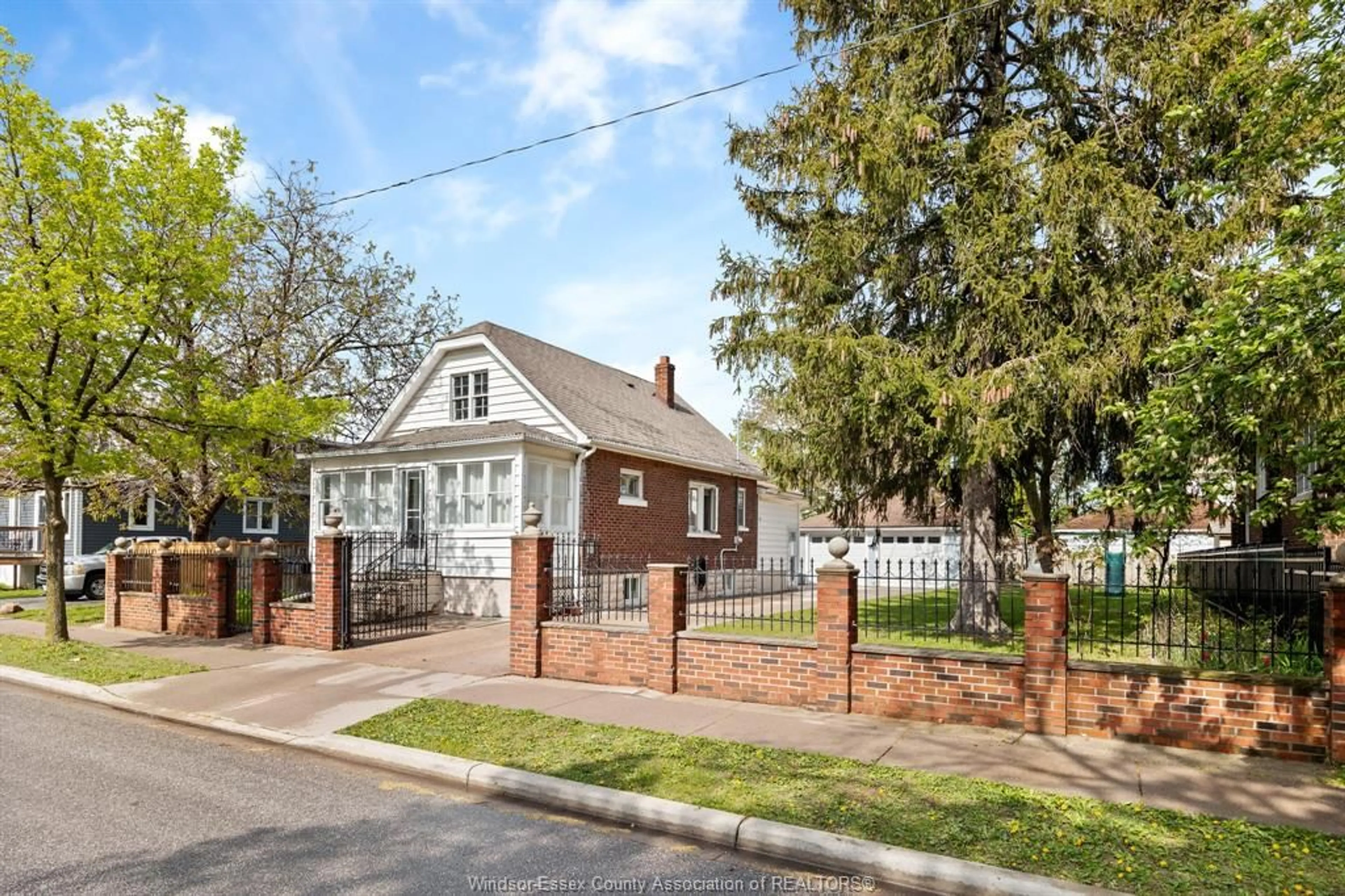Home with brick exterior material, street for 1686 CADILLAC, Windsor Ontario N8Y 2V5