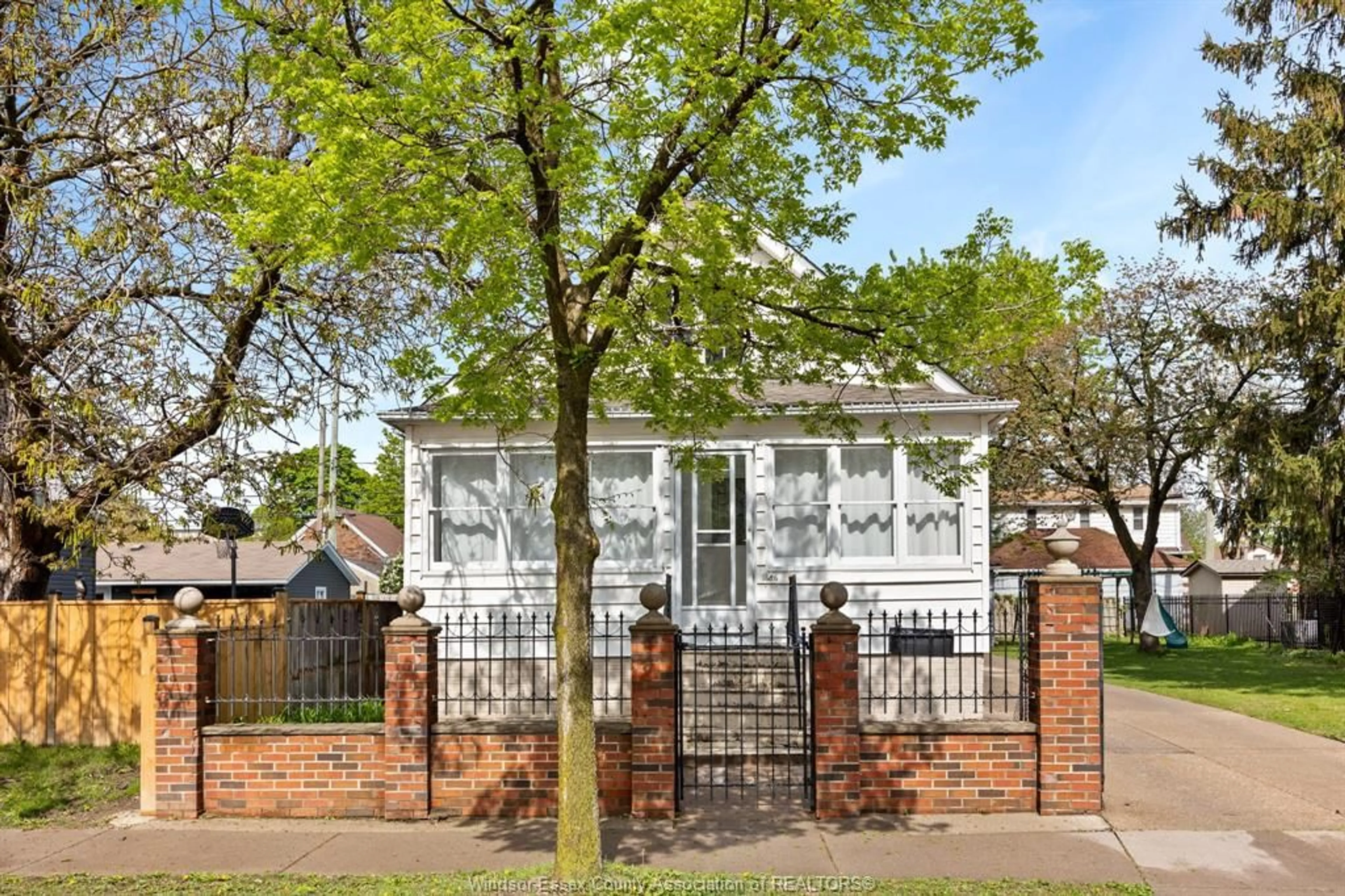 Home with brick exterior material, street for 1686 CADILLAC, Windsor Ontario N8Y 2V5