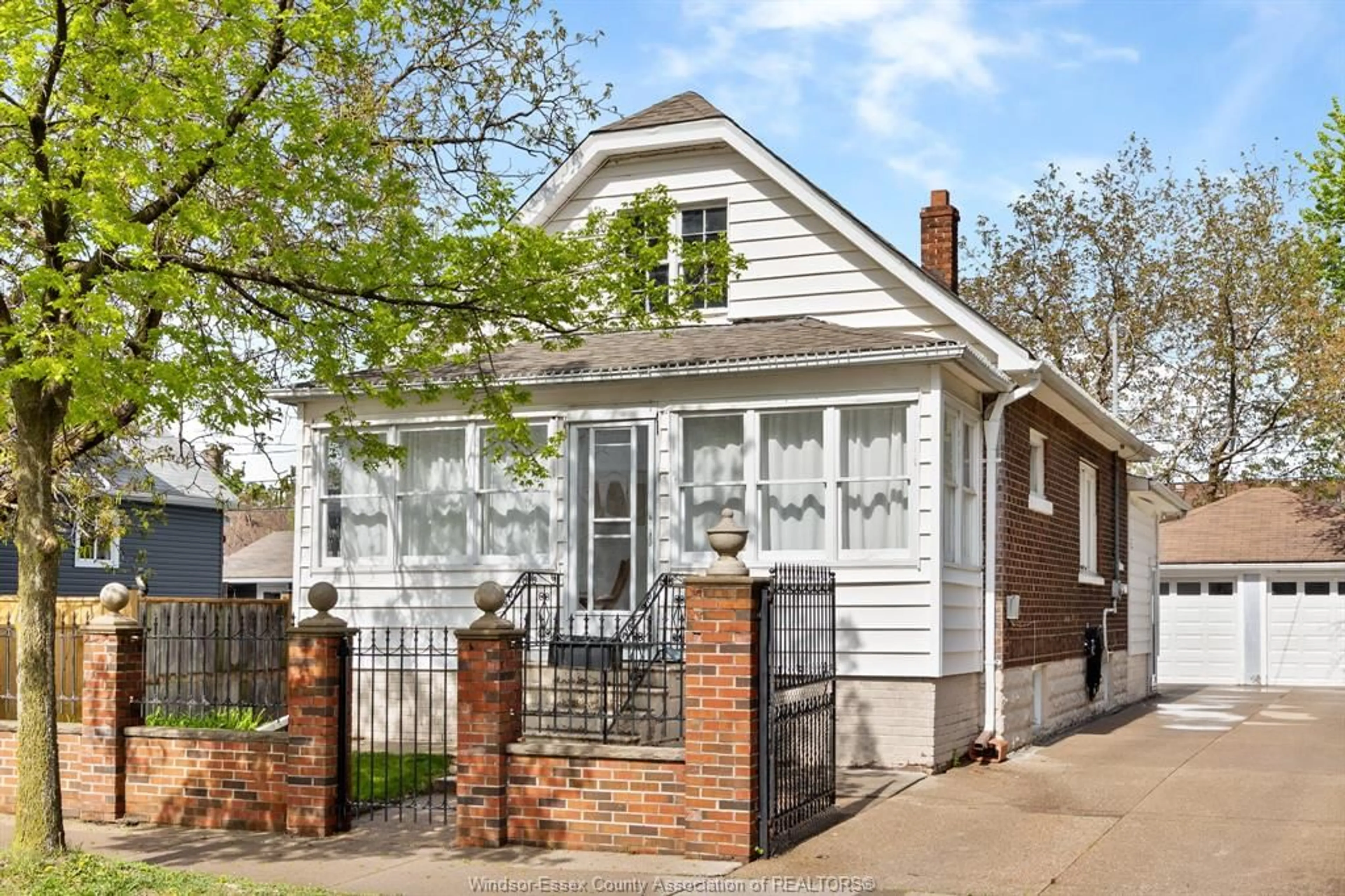 Home with brick exterior material, street for 1686 CADILLAC, Windsor Ontario N8Y 2V5