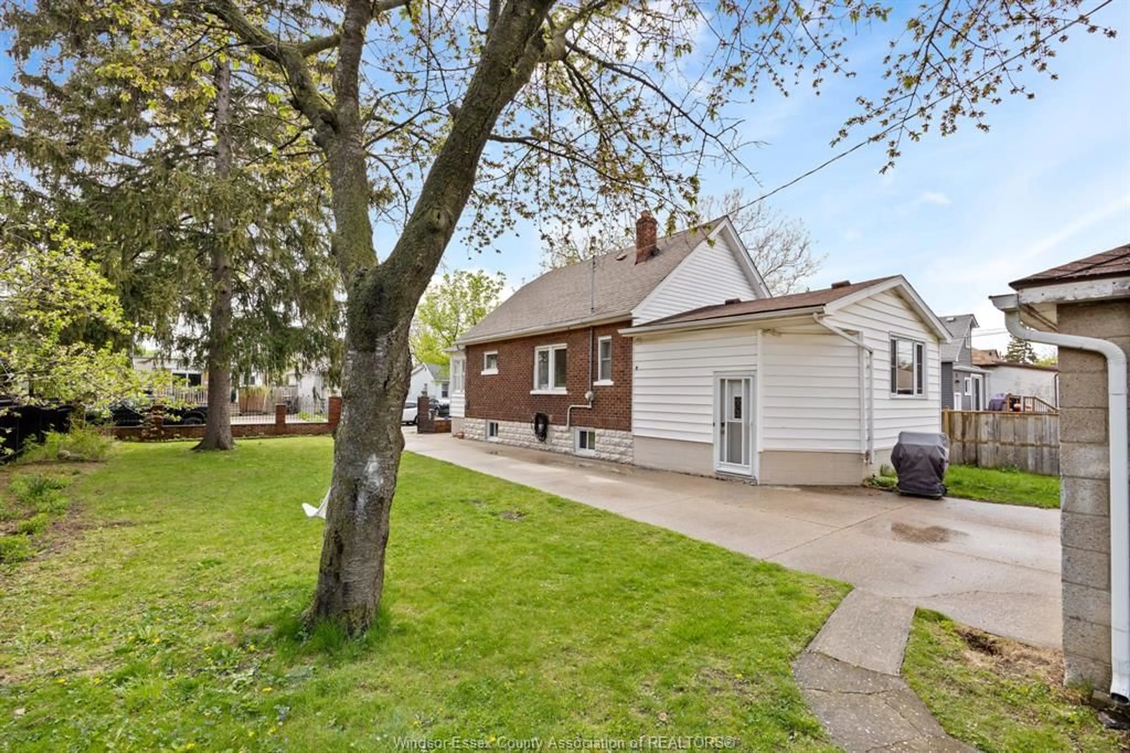 Patio, street for 1686 CADILLAC, Windsor Ontario N8Y 2V5