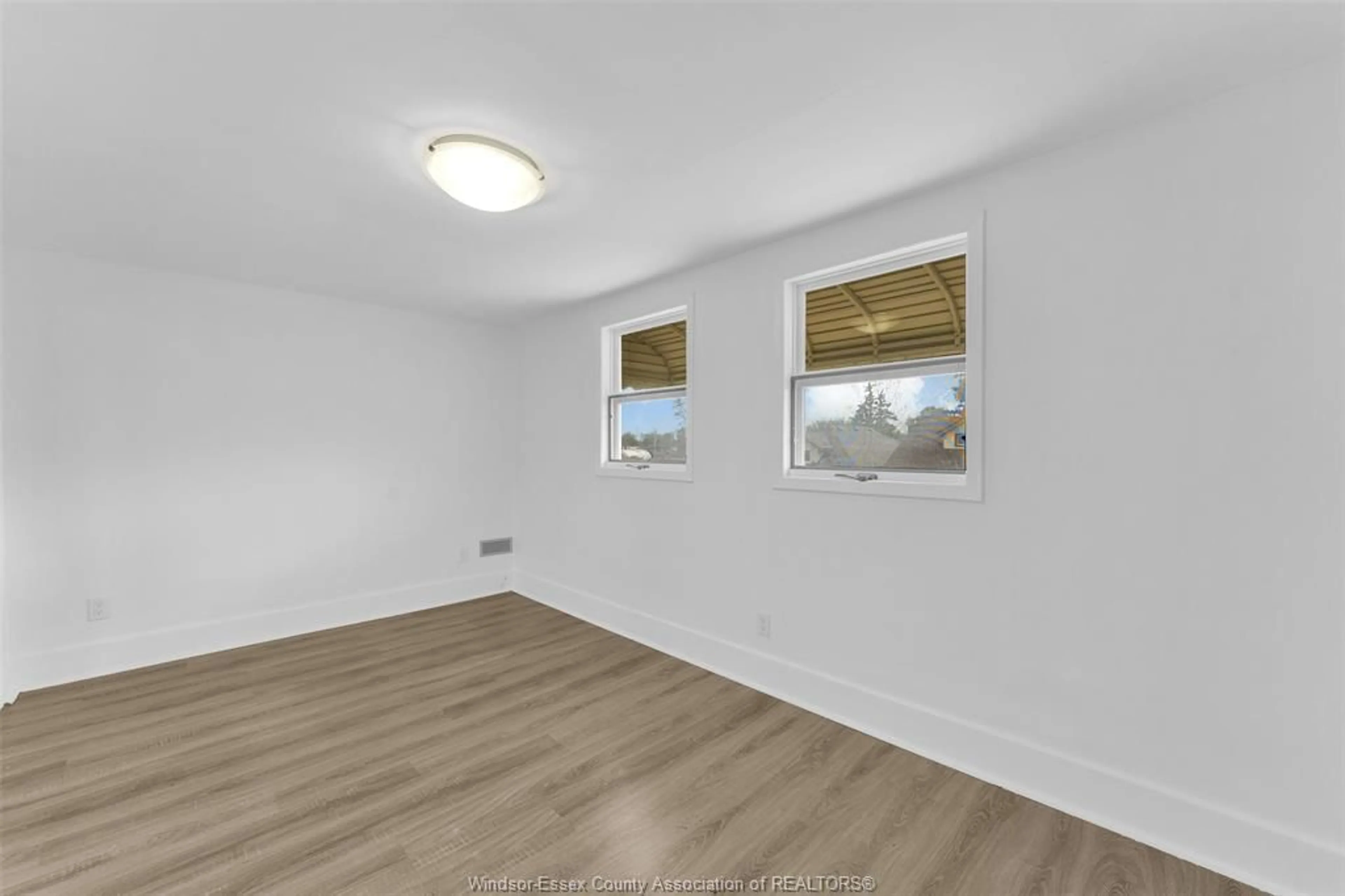 A pic of a room for 1692 HALL Ave, Windsor Ontario N8X 4S1
