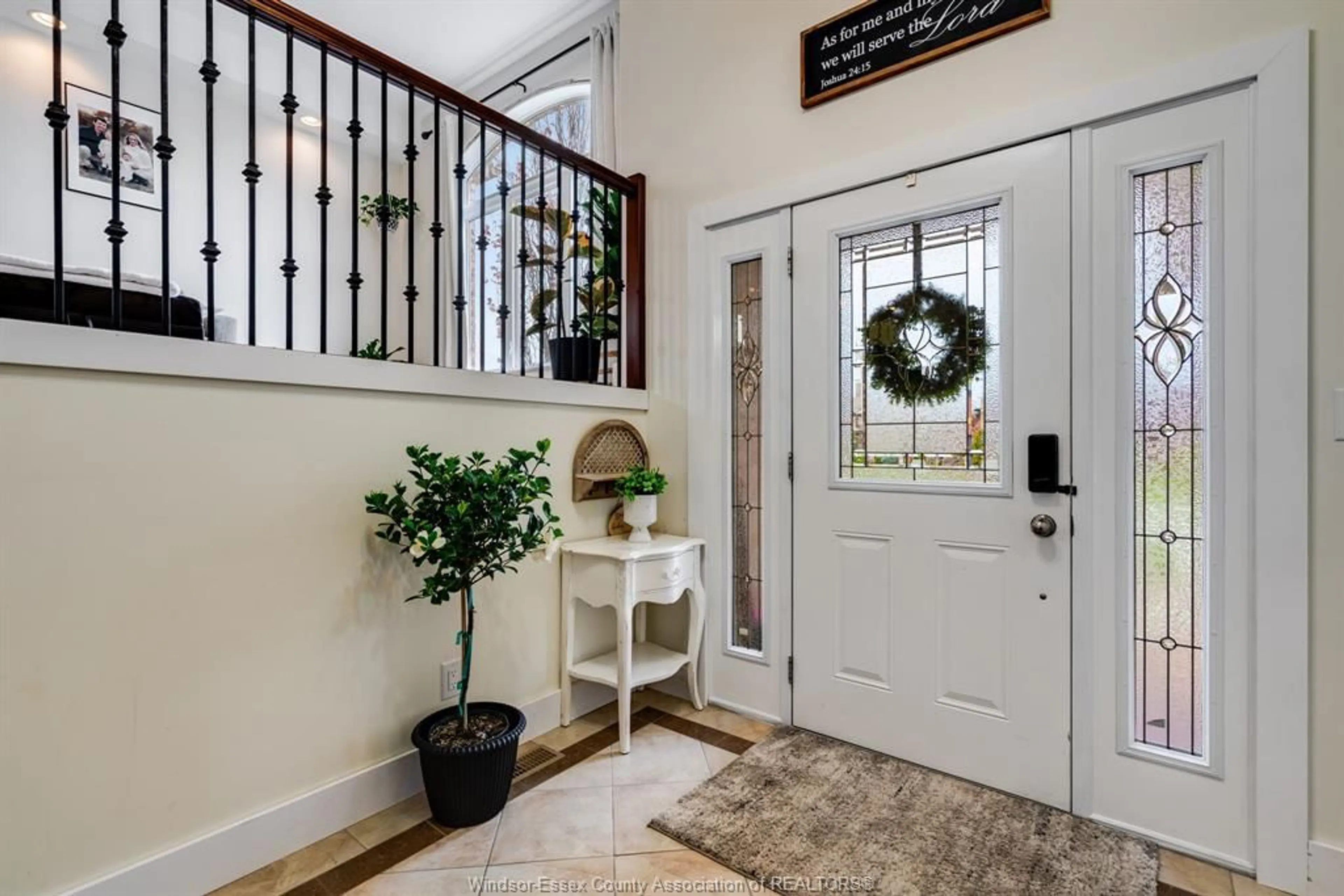 Indoor entryway for 66 ANTONIO Crt, Leamington Ontario N8H 5P8