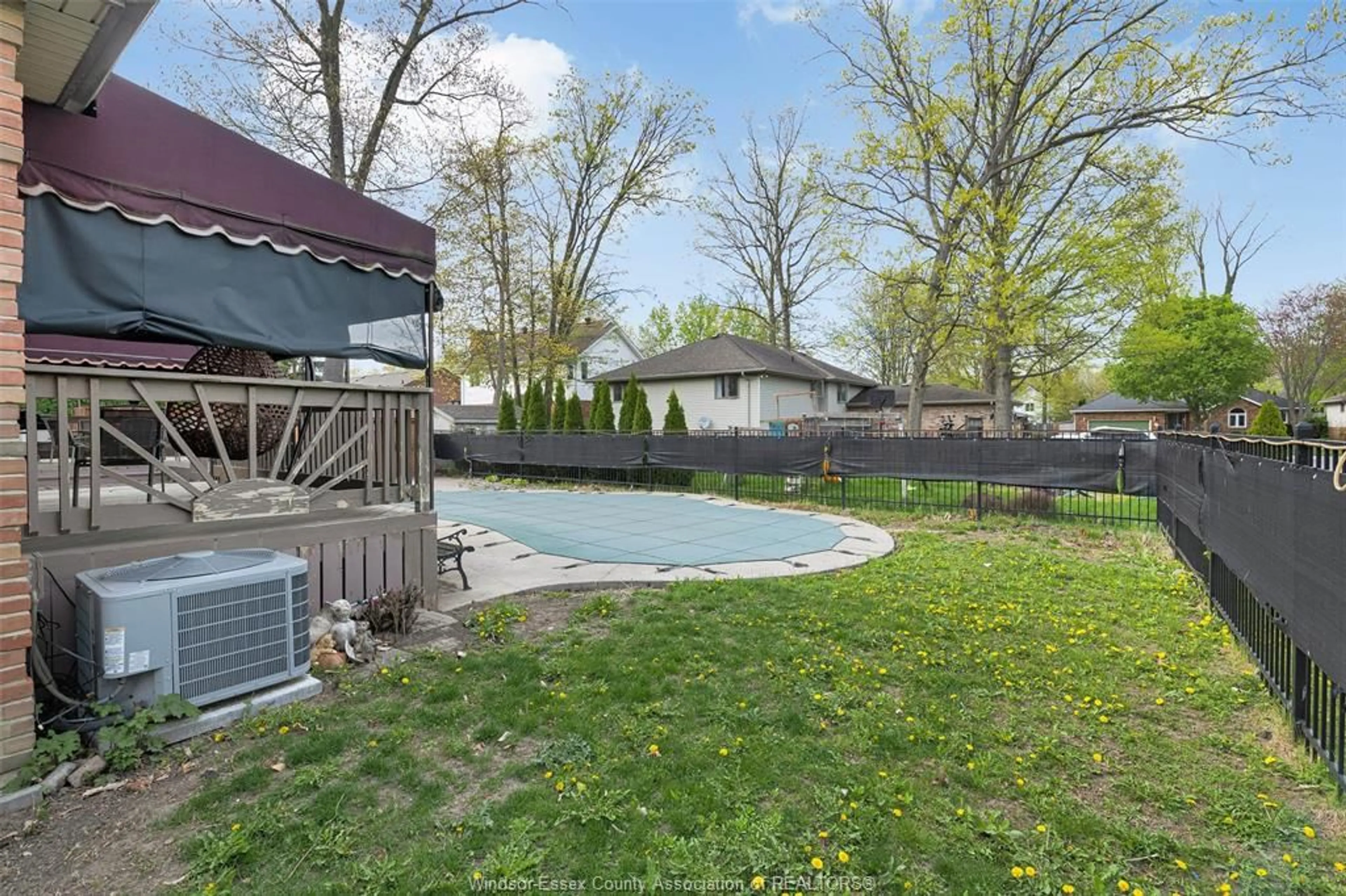 Pool for 891 LAFFERTY AVE, LaSalle Ontario N9J 3E9