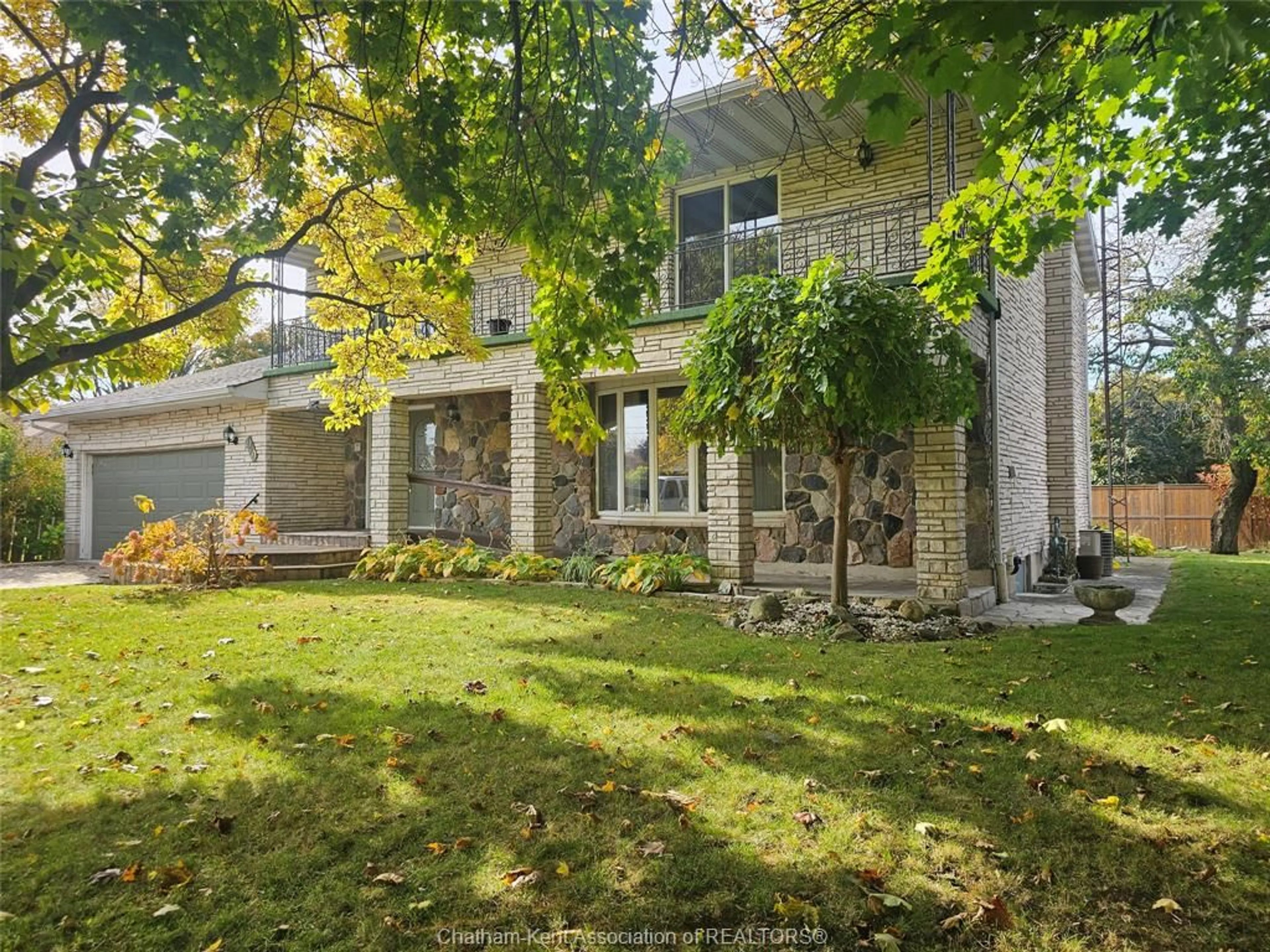 A pic from outside/outdoor area/front of a property/back of a property/a pic from drone, street for 140 Little St, Blenheim Ontario N0P 1A0