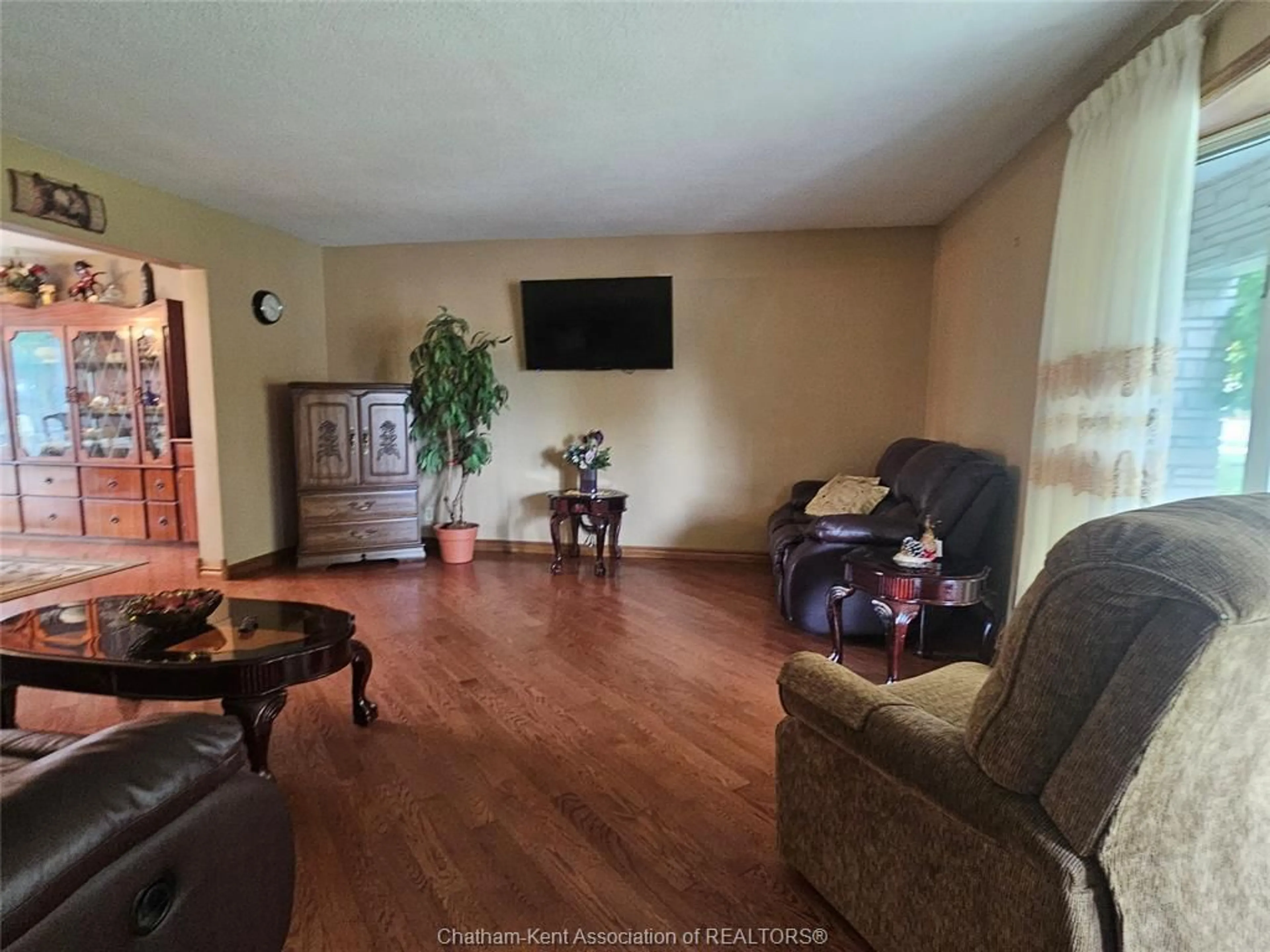 Living room with furniture, unknown for 140 Little St, Blenheim Ontario N0P 1A0