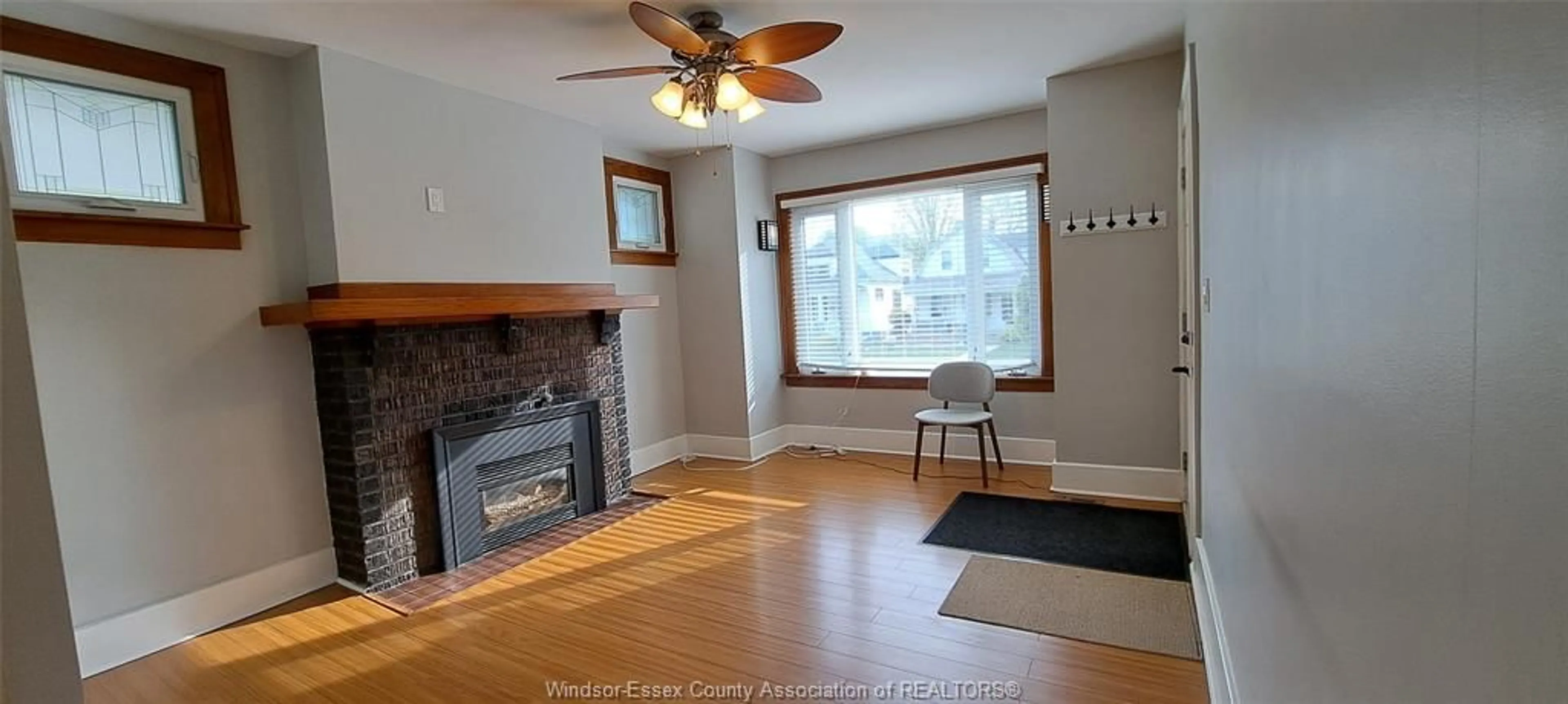 Living room with furniture, wood/laminate floor for 1120 CHURCH, Windsor Ontario N9A 4V4