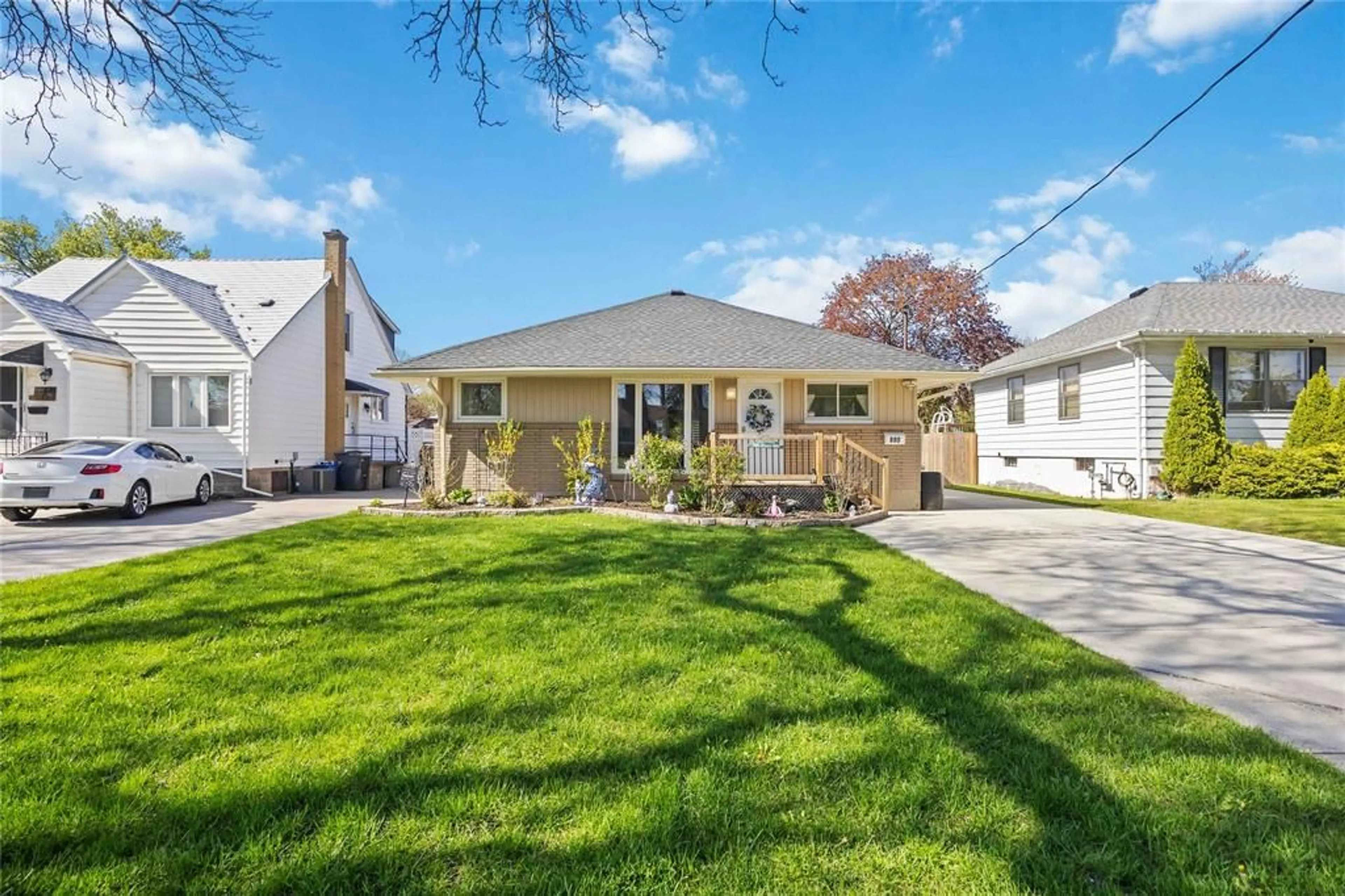 Home with vinyl exterior material, street for 880 Devine St, Sarnia Ontario N7T 1X5
