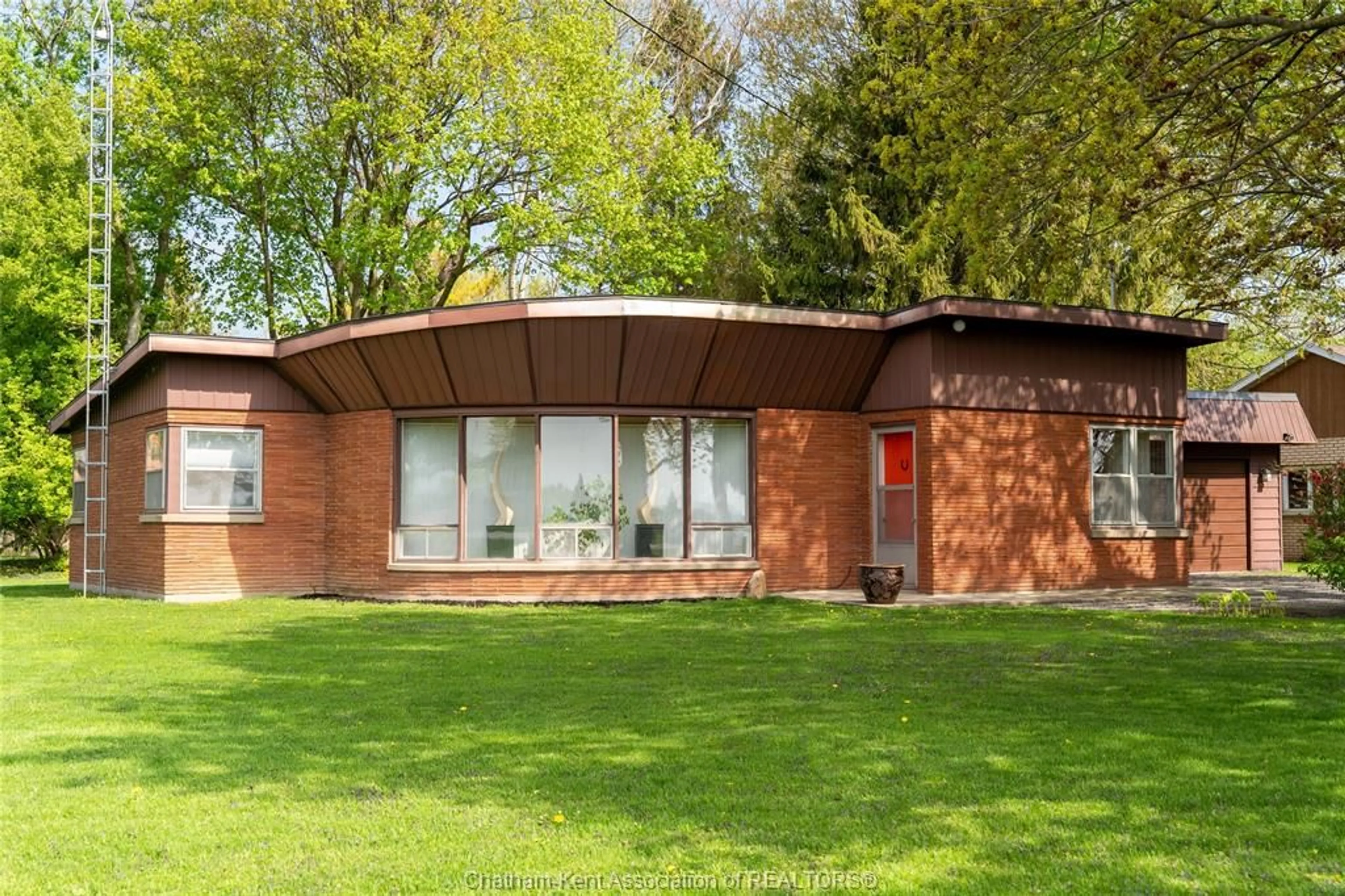 Home with brick exterior material, building for 6959 RIVERVIEW Line, Chatham Ontario N7M 5T1