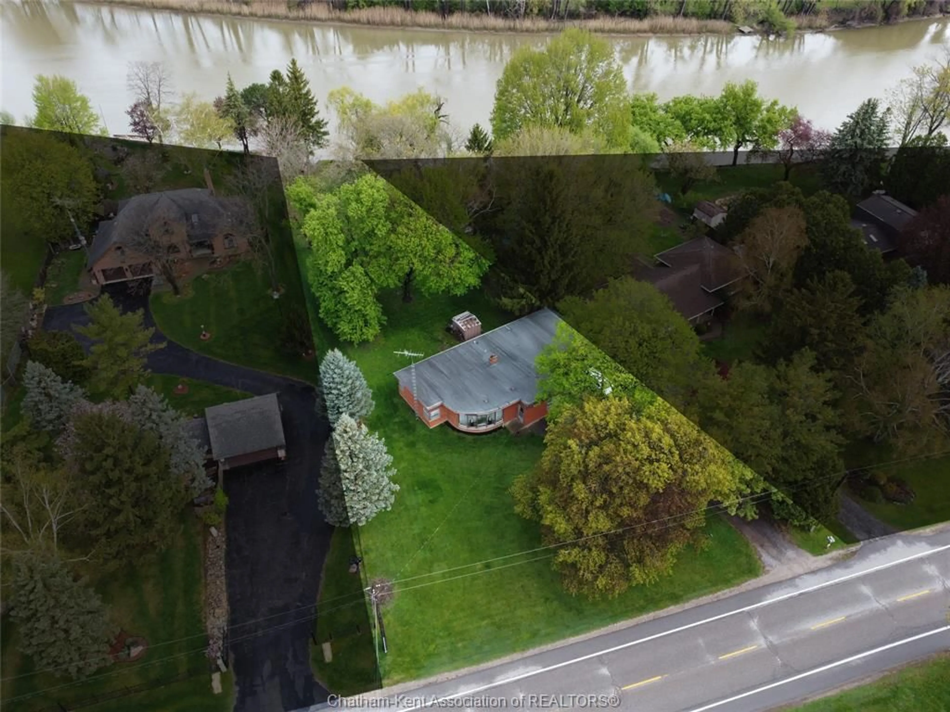 A pic from outside/outdoor area/front of a property/back of a property/a pic from drone, street for 6959 RIVERVIEW Line, Chatham Ontario N7M 5T1