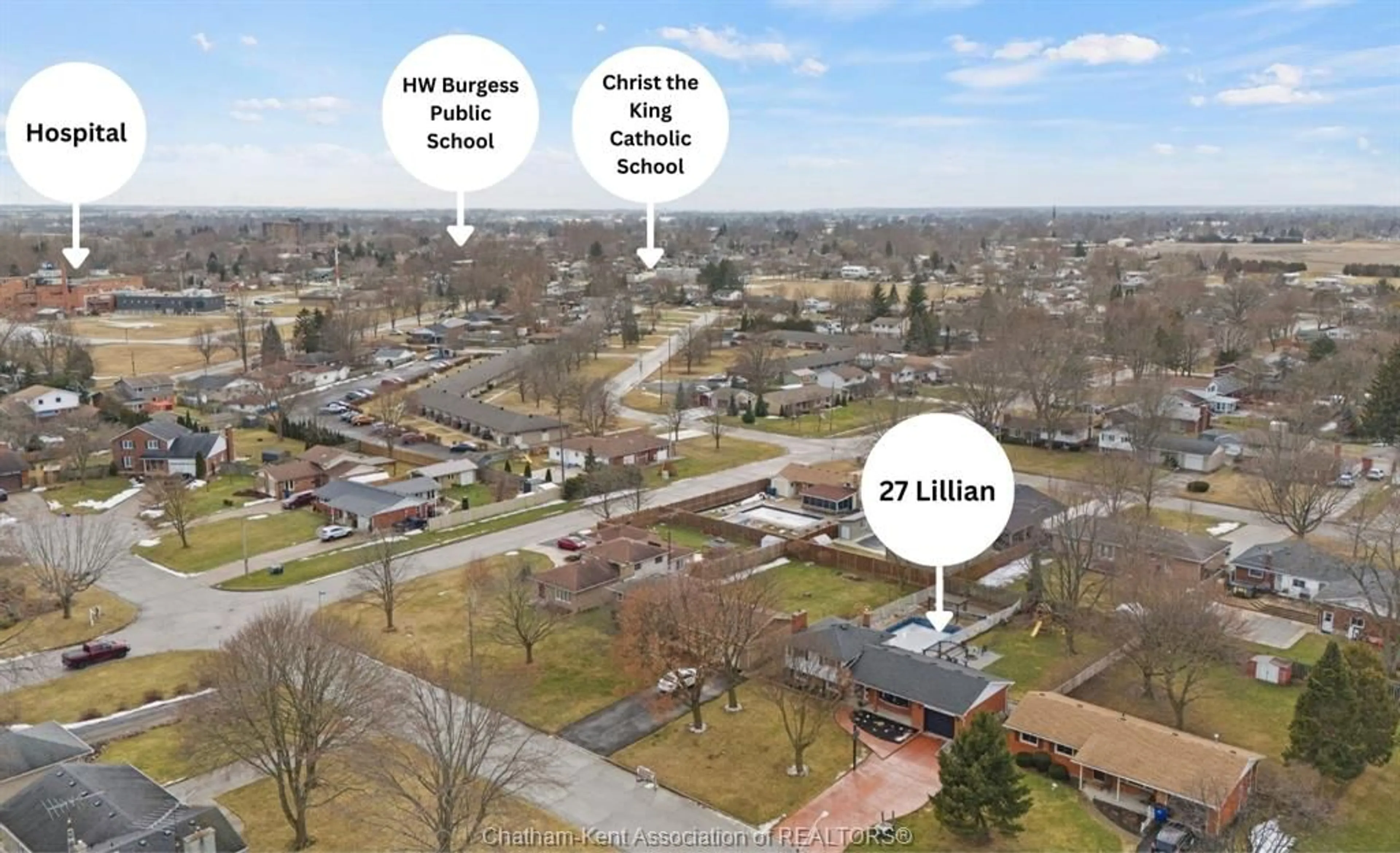 A pic from outside/outdoor area/front of a property/back of a property/a pic from drone, street for 27 Lillian St, Wallaceburg Ontario N8A 4W2