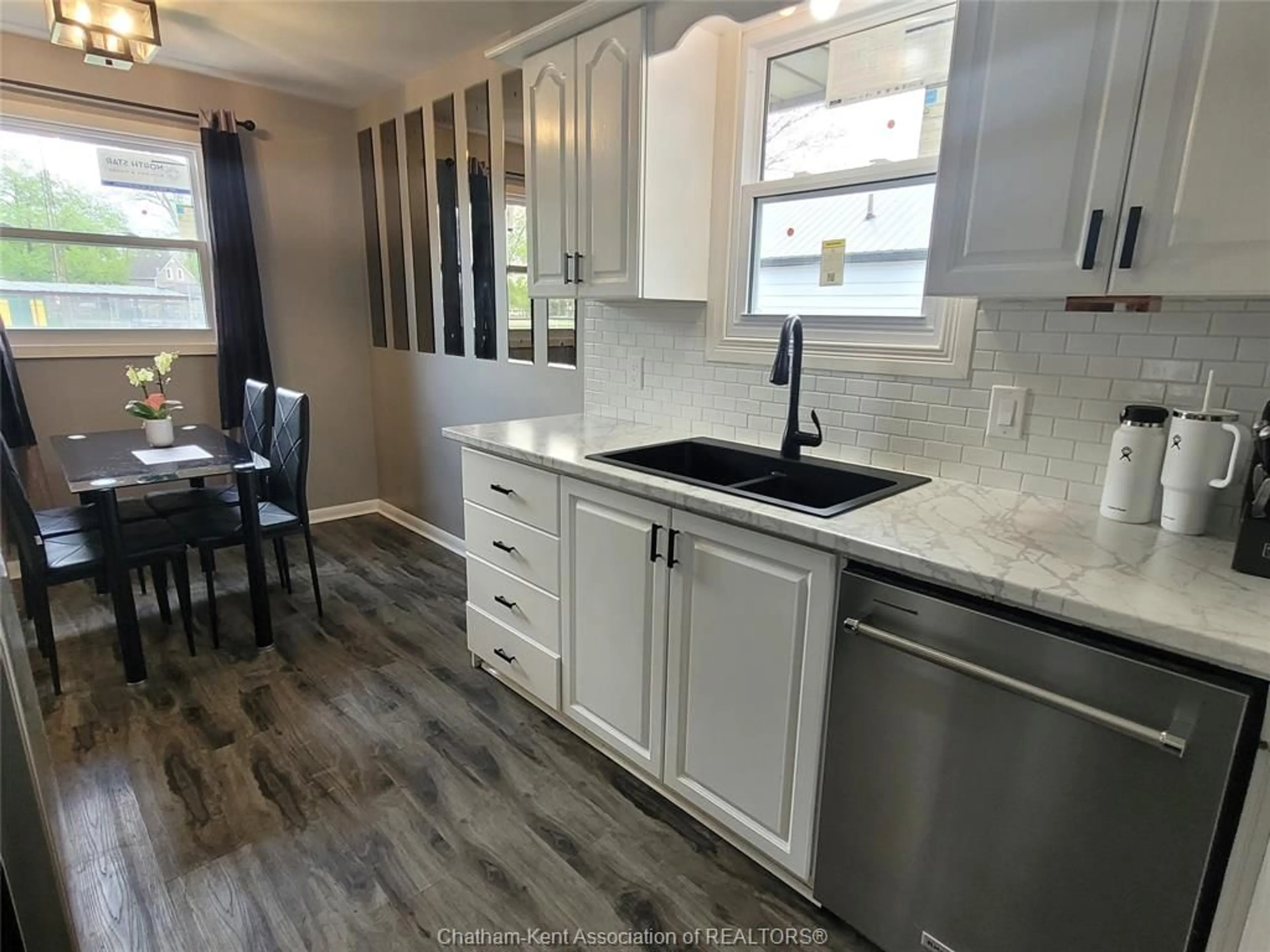 Open concept kitchen, ceramic/tile floor for 605 Duncan St, Wallaceburg Ontario N8A 4E9