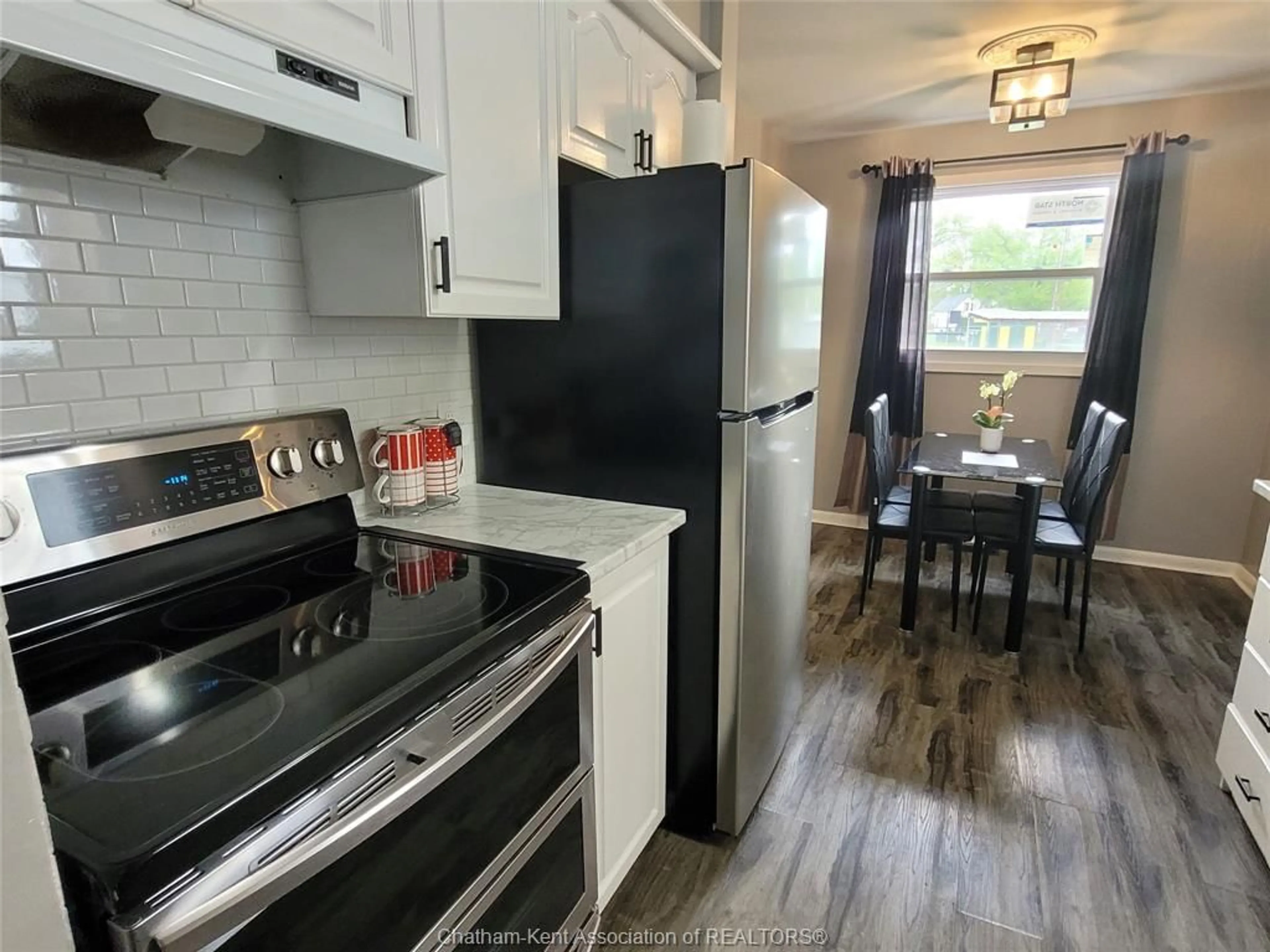 Standard kitchen, unknown for 605 Duncan St, Wallaceburg Ontario N8A 4E9