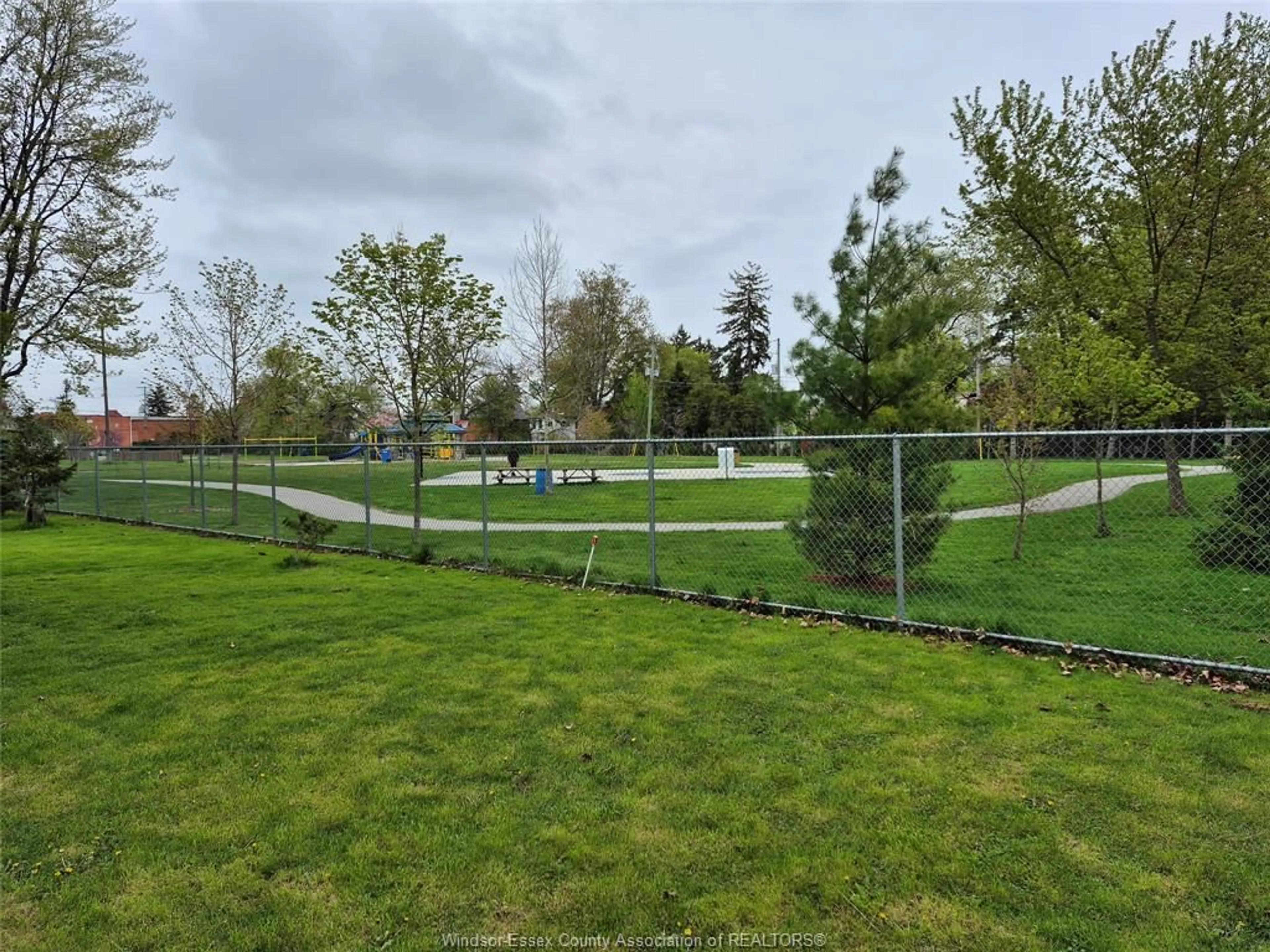 A pic from outside/outdoor area/front of a property/back of a property/a pic from drone, unknown for 34 Elm Street, Kingsville Ontario N9Y 1W7