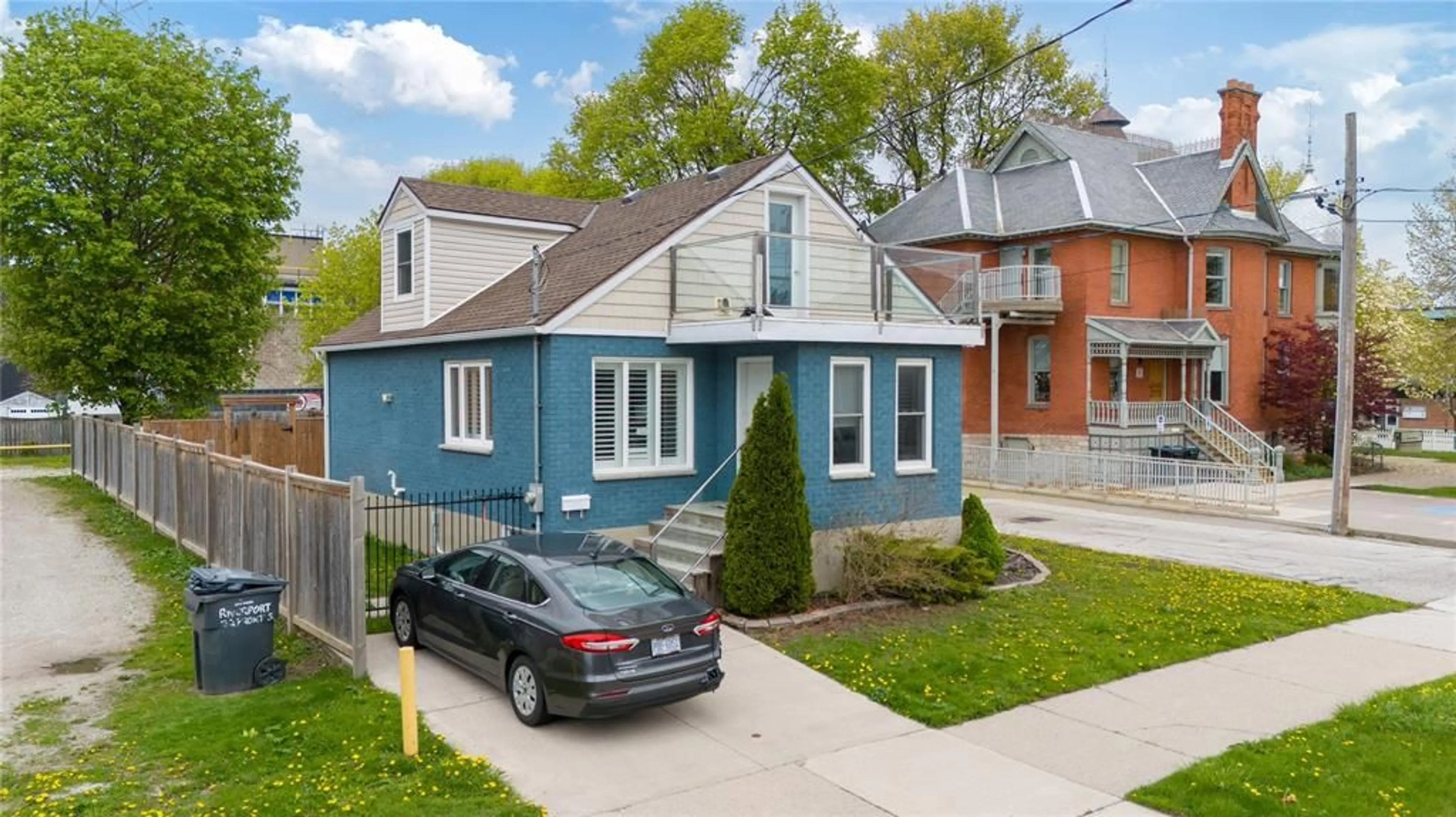 Home with brick exterior material, street for 110 WELLINGTON St, Sarnia Ontario N7T 1G2