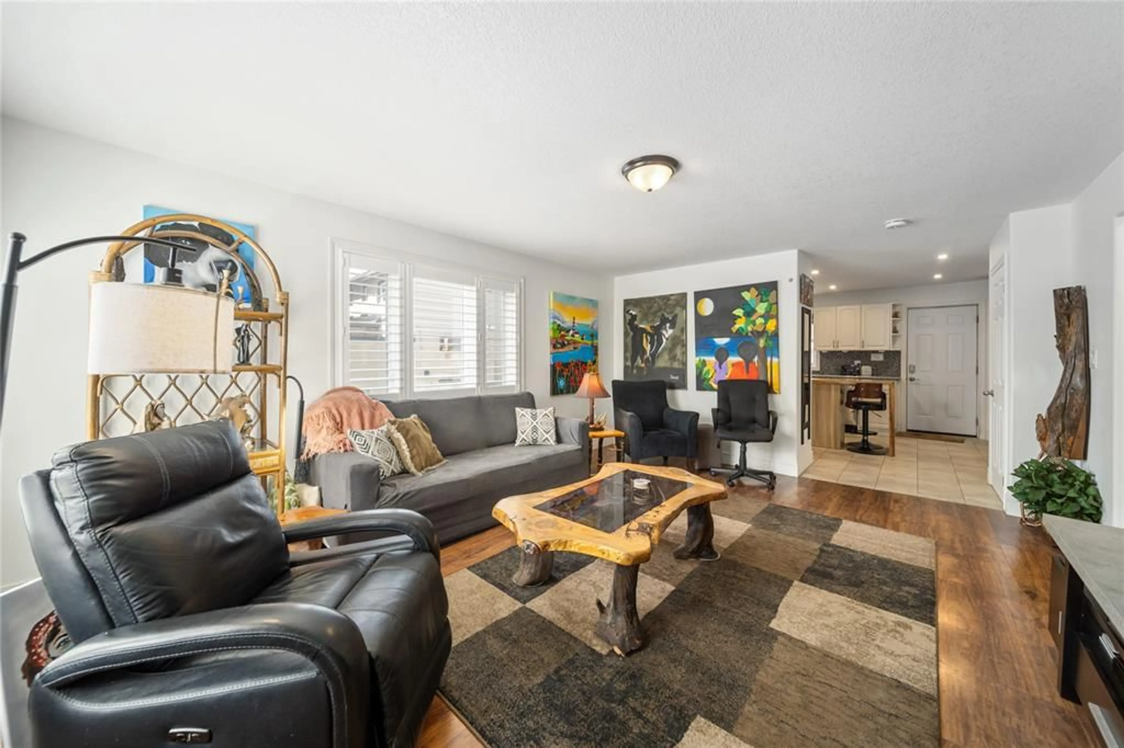 Living room with furniture, unknown for 110 WELLINGTON St, Sarnia Ontario N7T 1G2