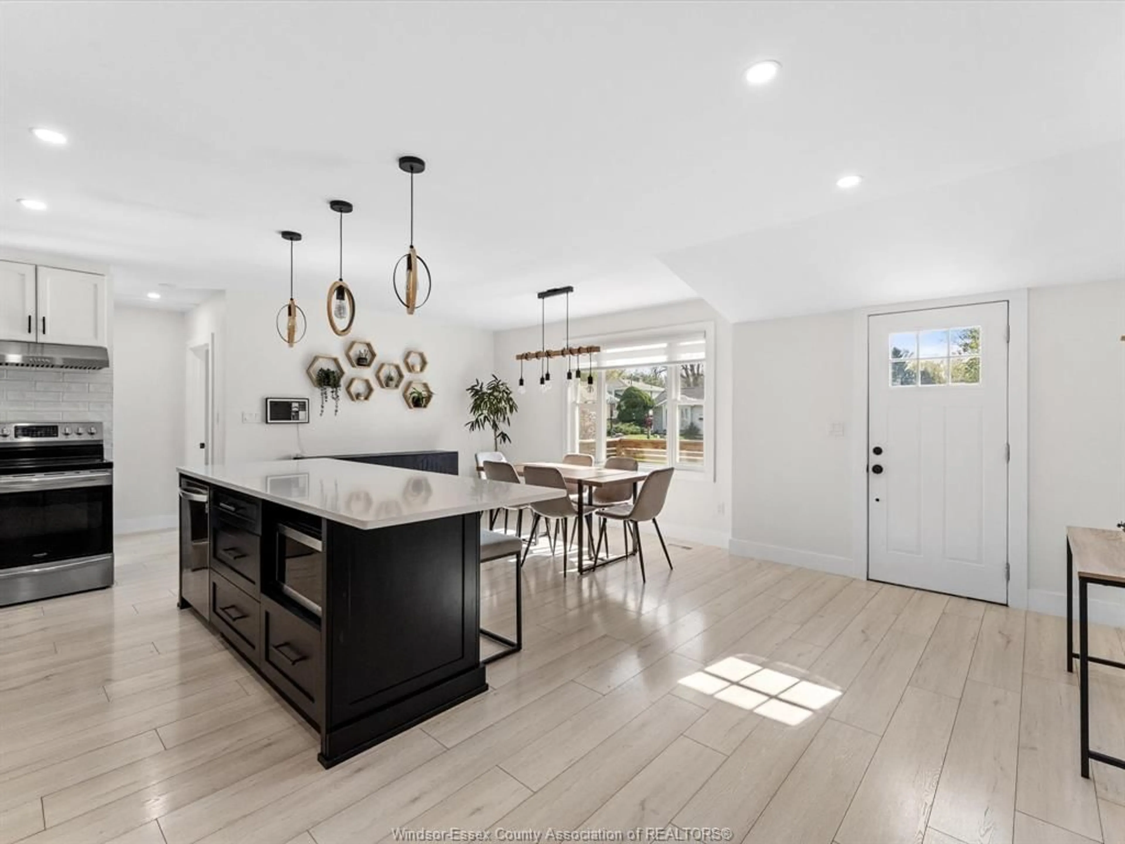 Open concept kitchen, unknown for 1313 Torquay Dr, Kingsville Ontario N9Y 2P5