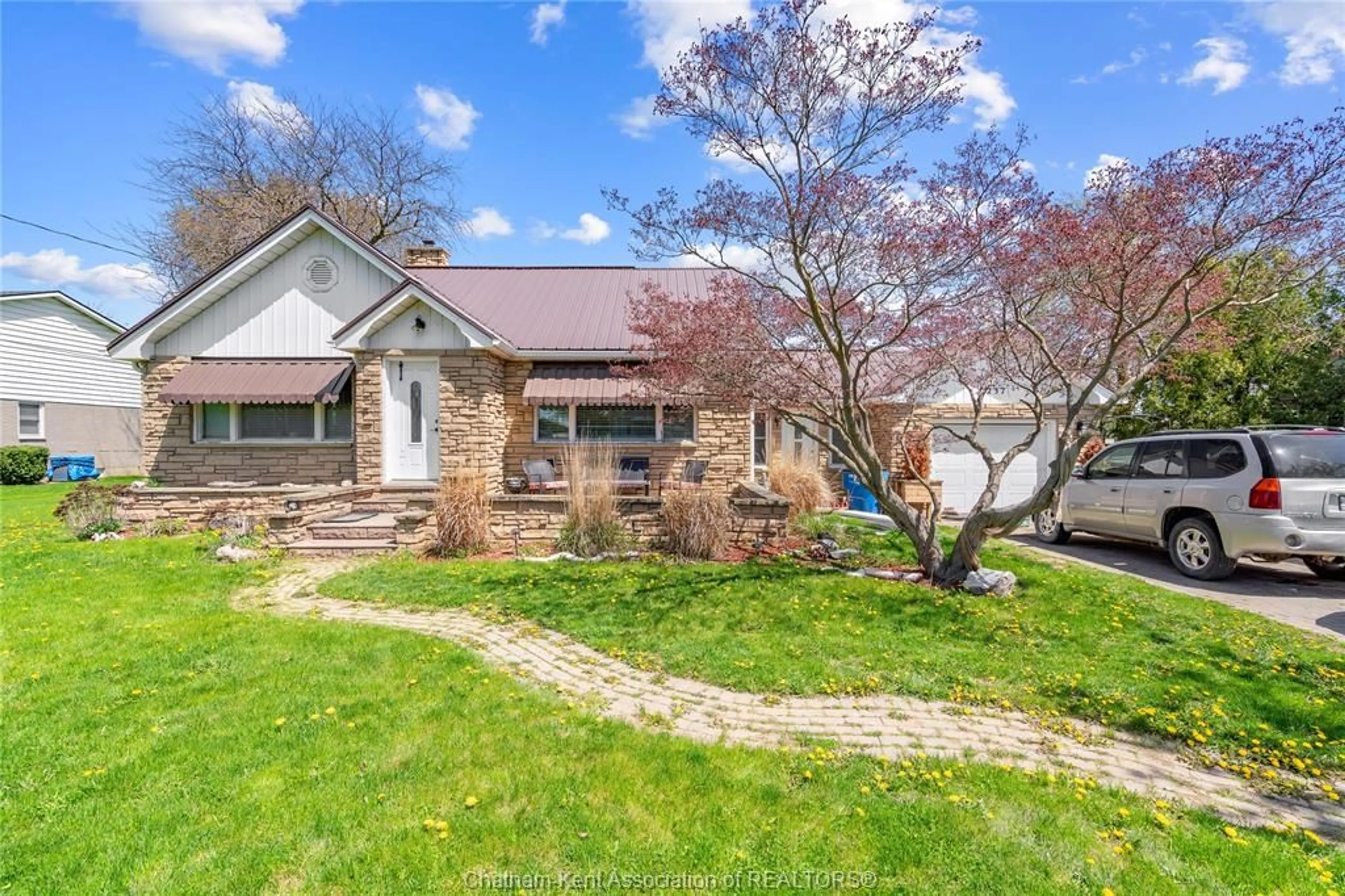 A pic from outside/outdoor area/front of a property/back of a property/a pic from drone, street for 237 Chatham St, Blenheim Ontario N0P 1A0