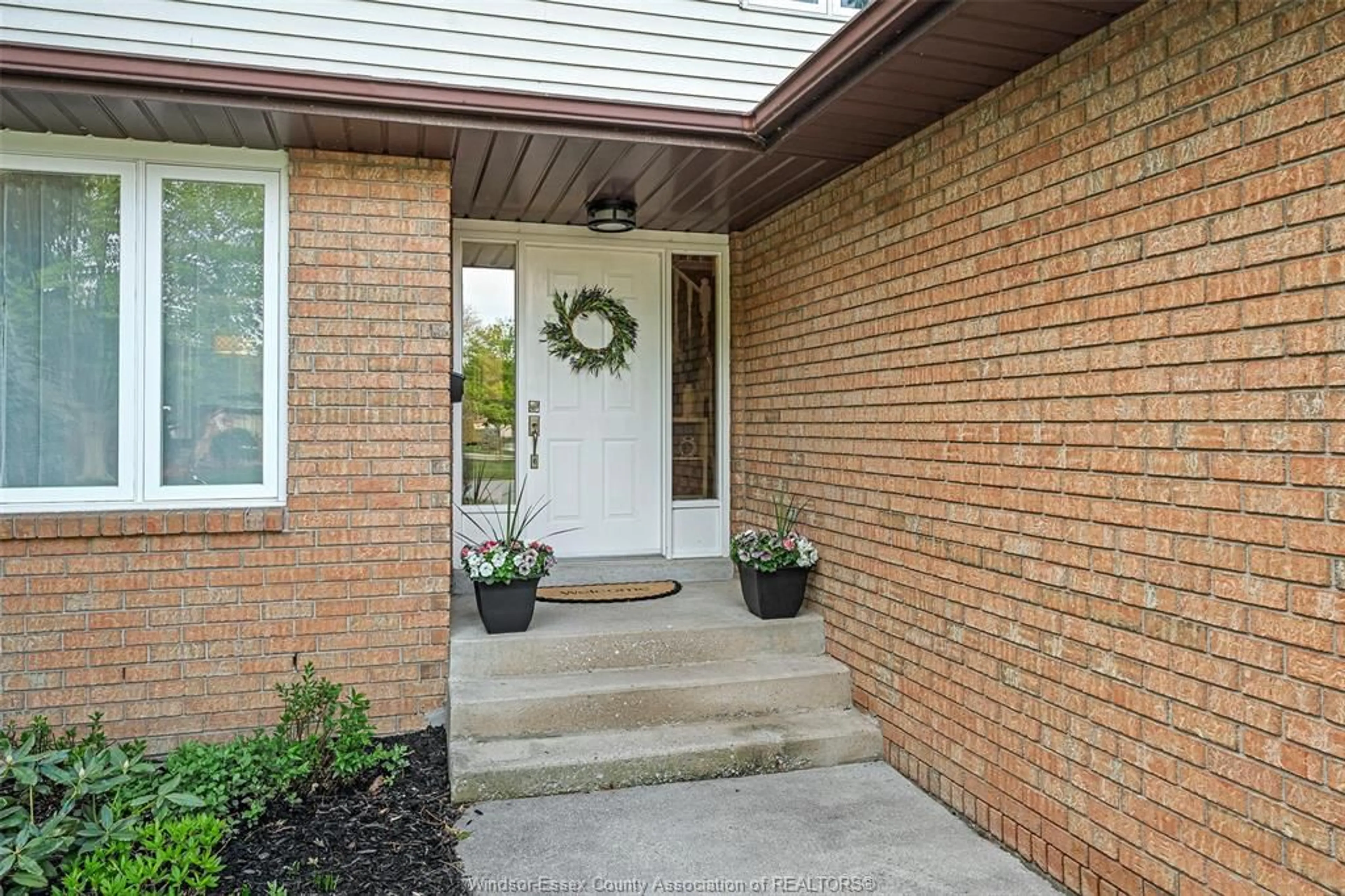 Indoor entryway for 13119 Dillon Dr, Tecumseh Ontario N8N 3J6
