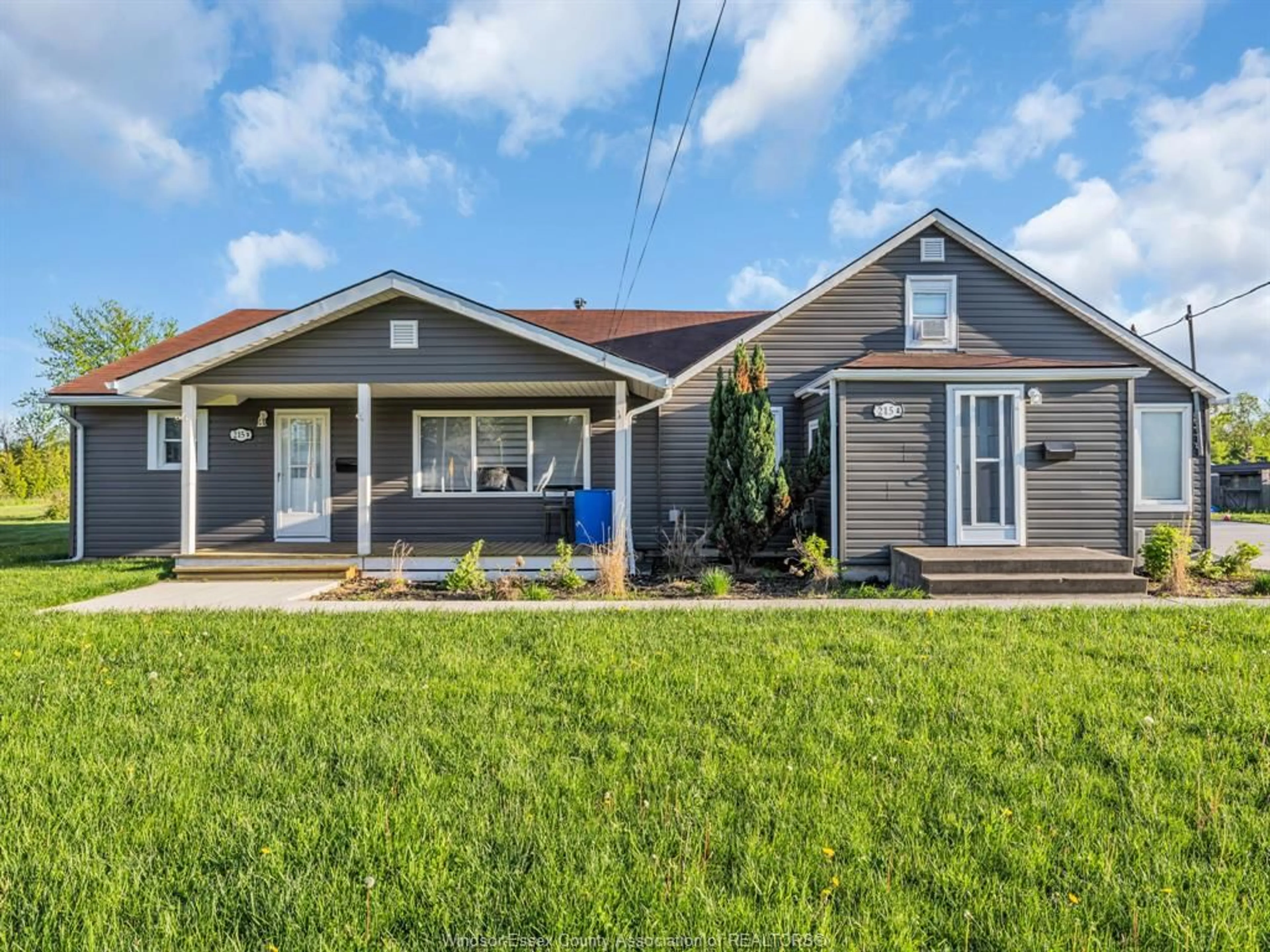 Home with vinyl exterior material, street for 215 Texas, Amherstburg Ontario N9V 2R8