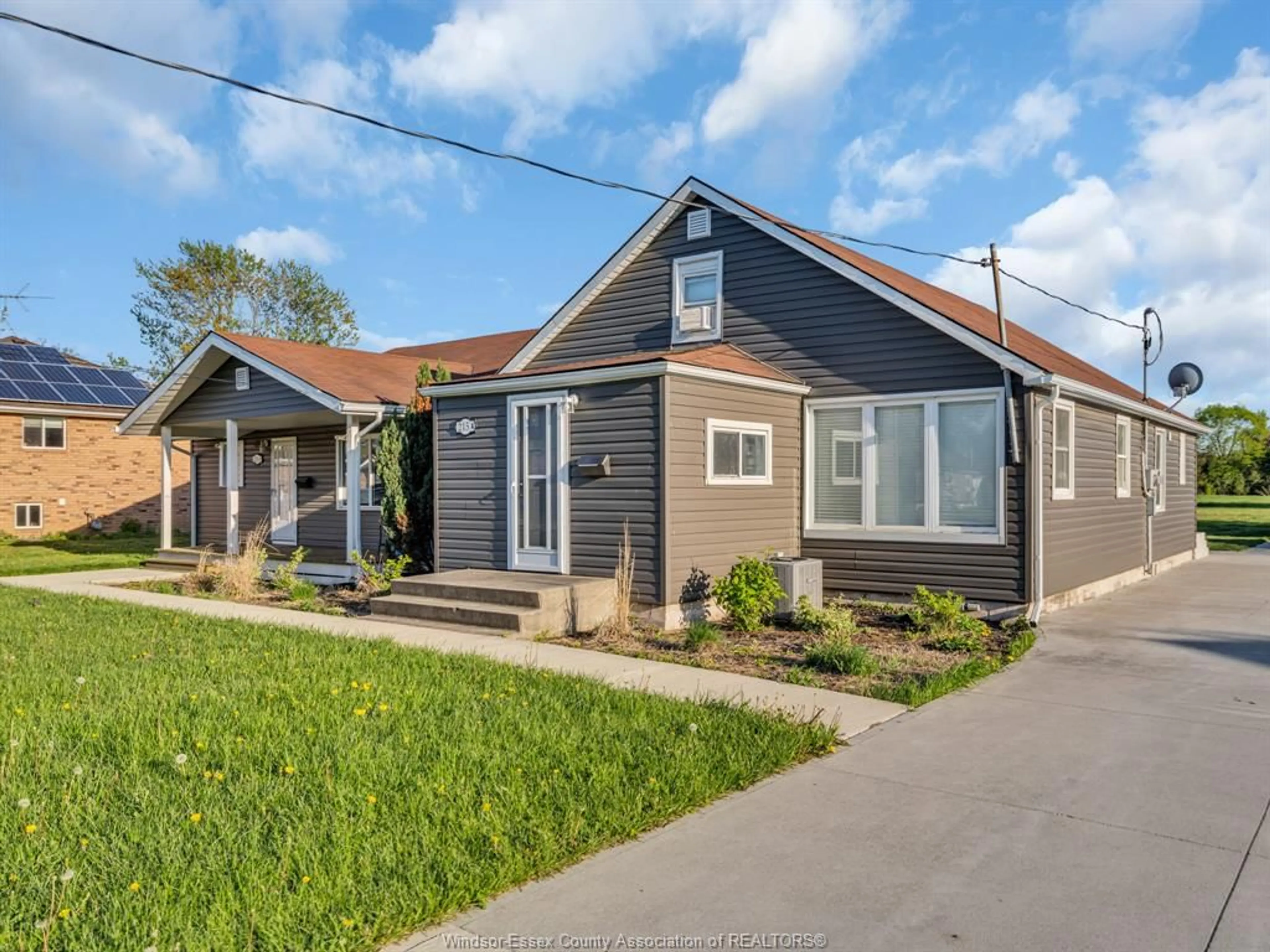 Home with vinyl exterior material, street for 215 Texas, Amherstburg Ontario N9V 2R8