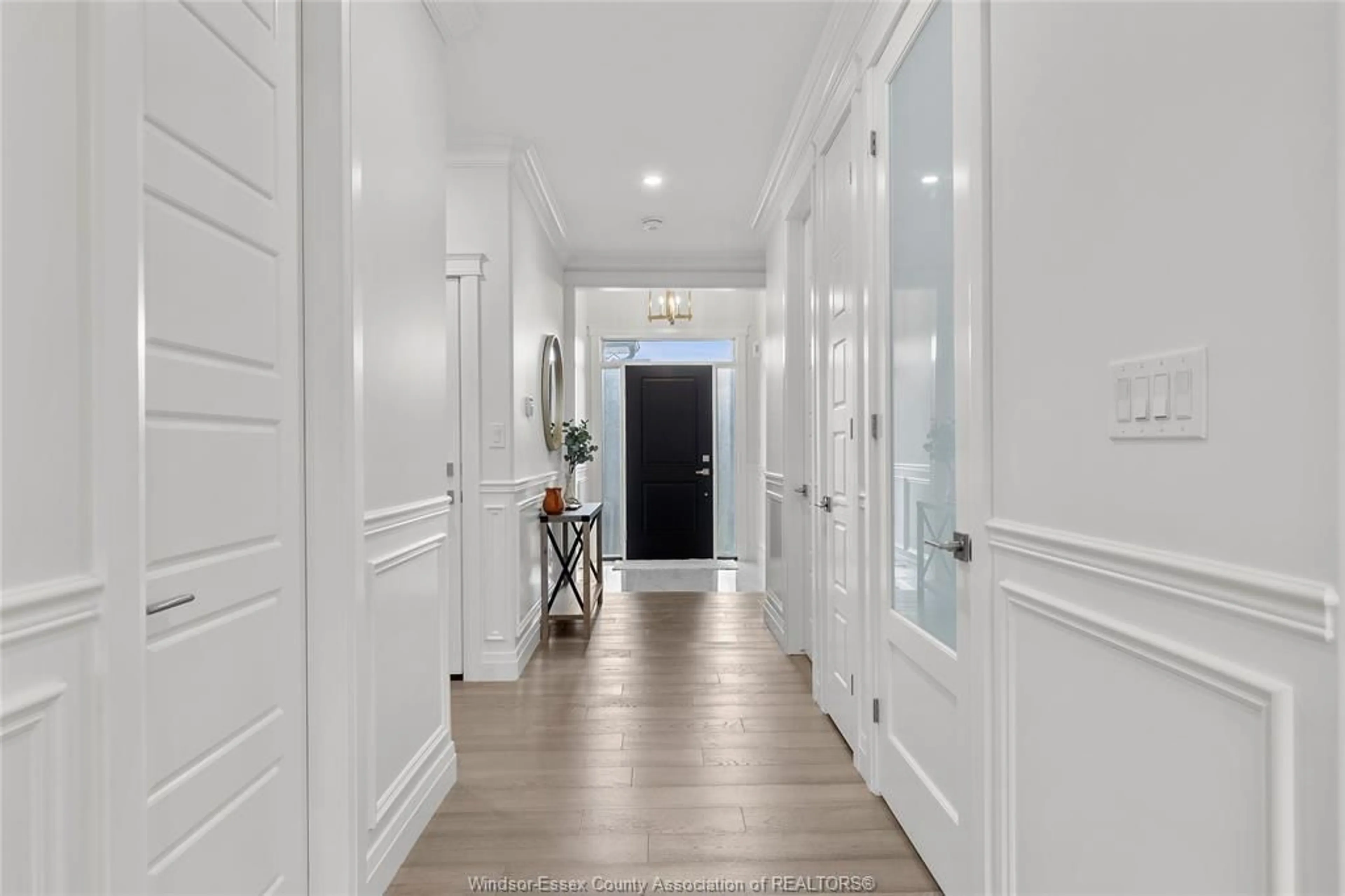 Indoor entryway for 437 Brumar Cres, Lakeshore Ontario N0R 1A0