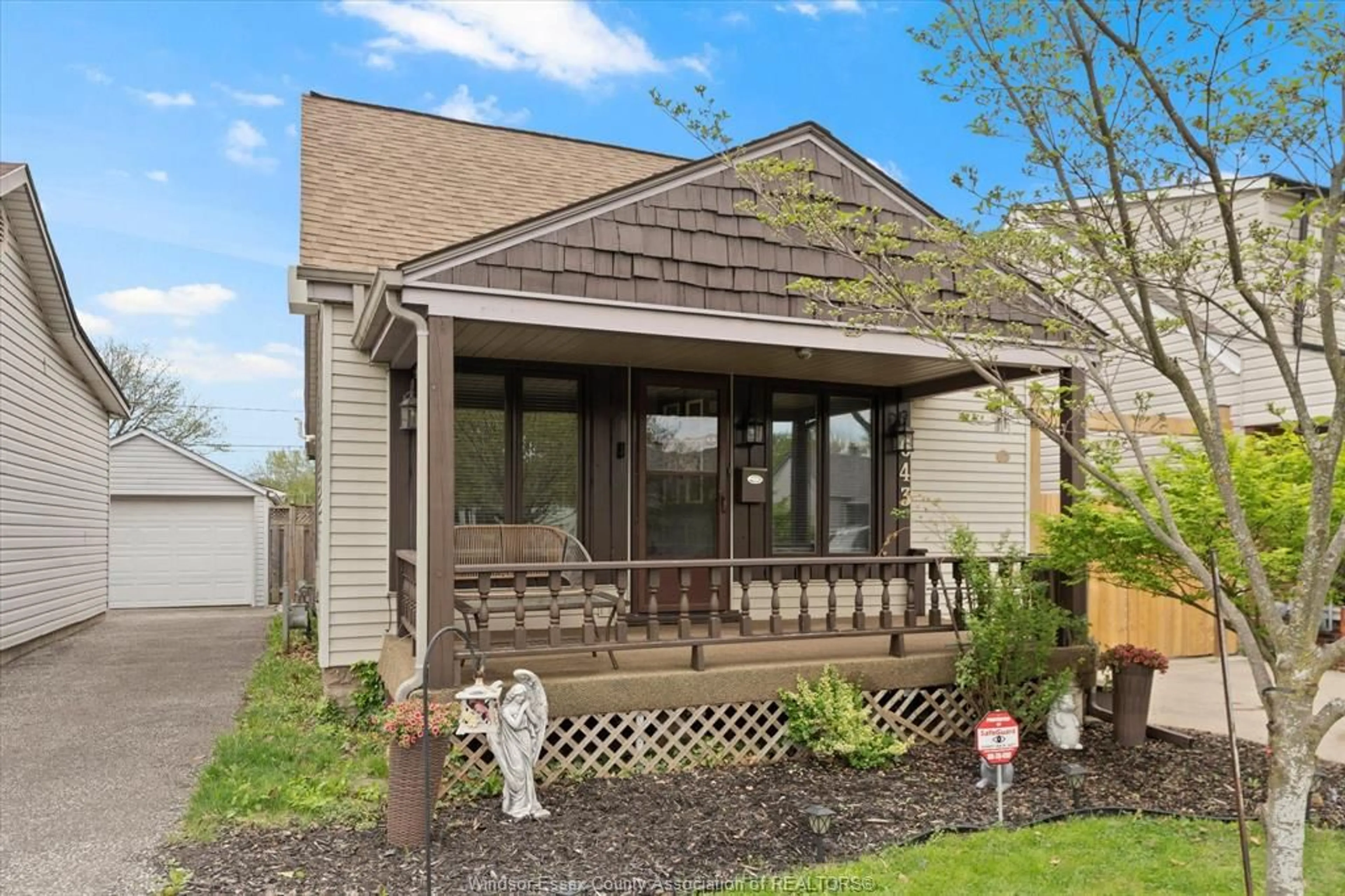 Home with vinyl exterior material, street for 643 ALEXANDRINE St, Windsor Ontario N8X 3C1