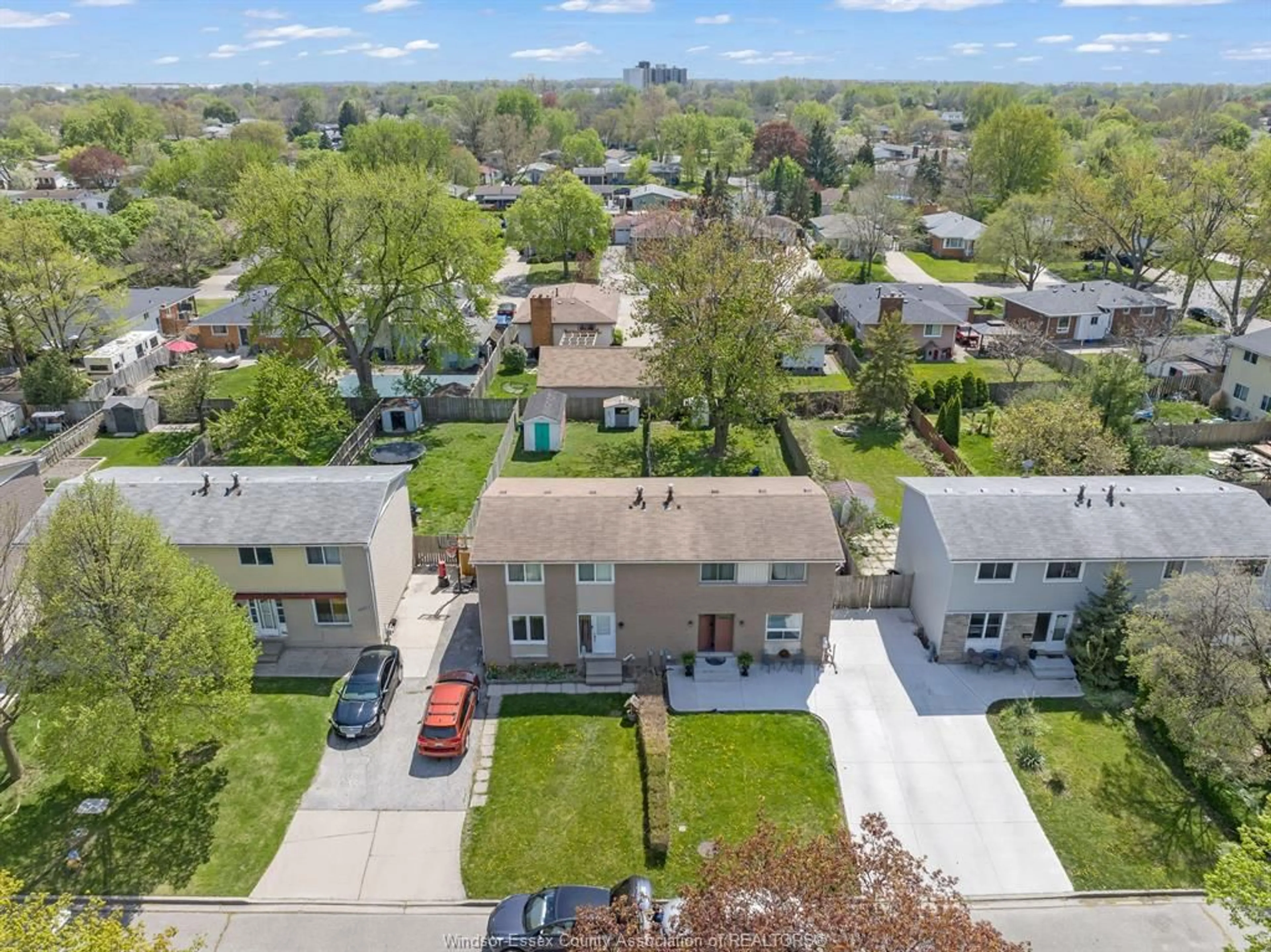 A pic from outside/outdoor area/front of a property/back of a property/a pic from drone, street for 10265 SHENANDOAH Cres, Windsor Ontario N8R 1B6