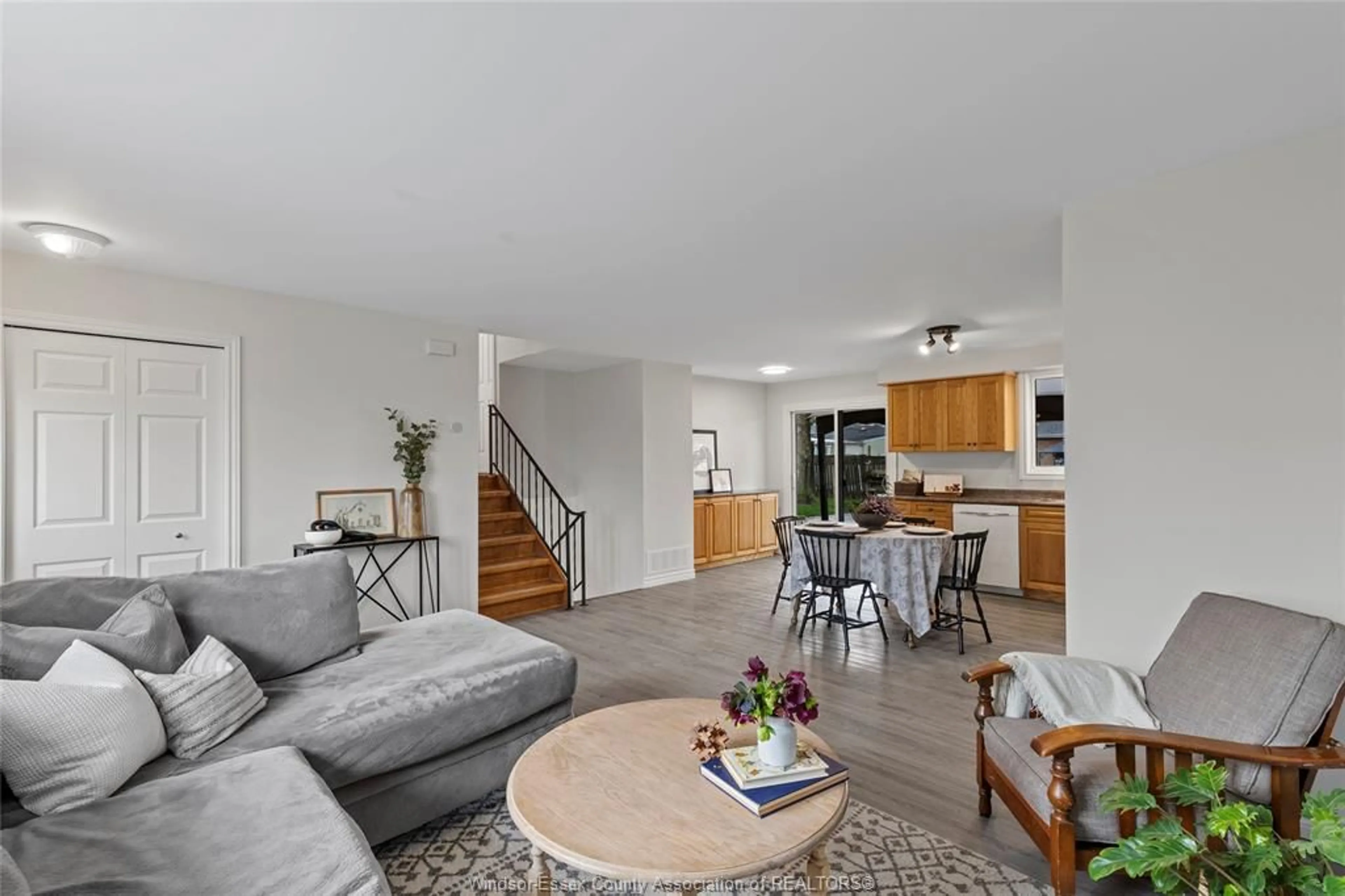 Living room with furniture, unknown for 27 VANIER Dr, Tilbury Ontario N0P 2L0