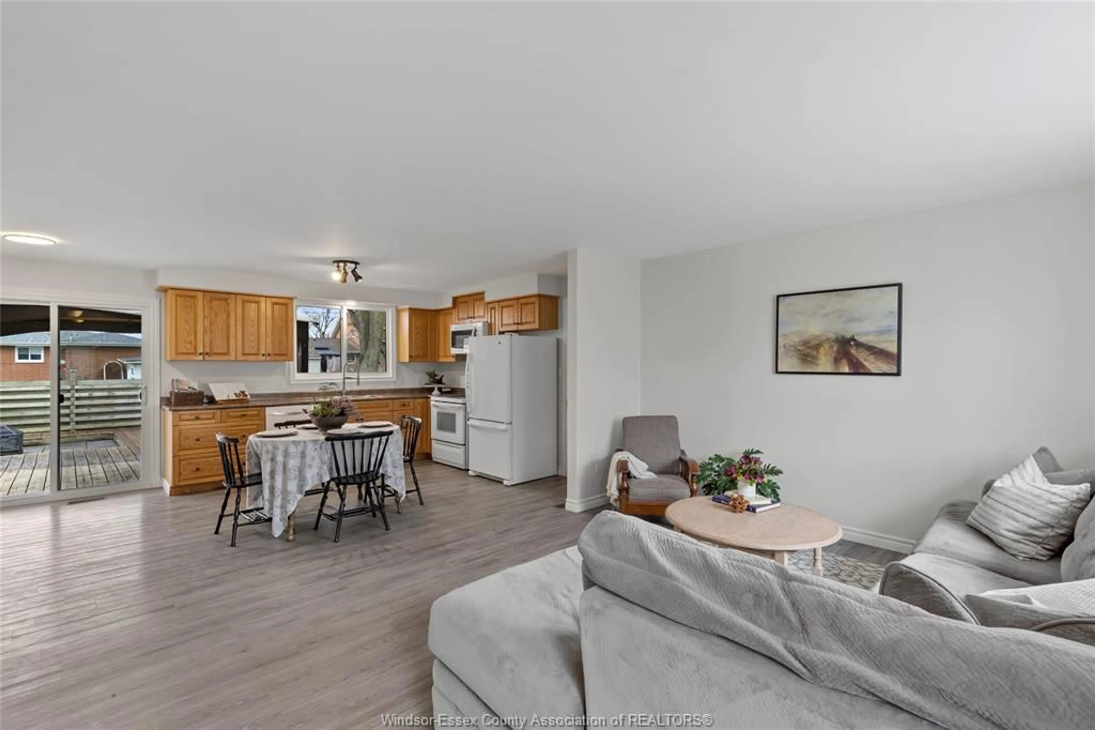 Open concept kitchen, wood/laminate floor for 27 VANIER Dr, Tilbury Ontario N0P 2L0