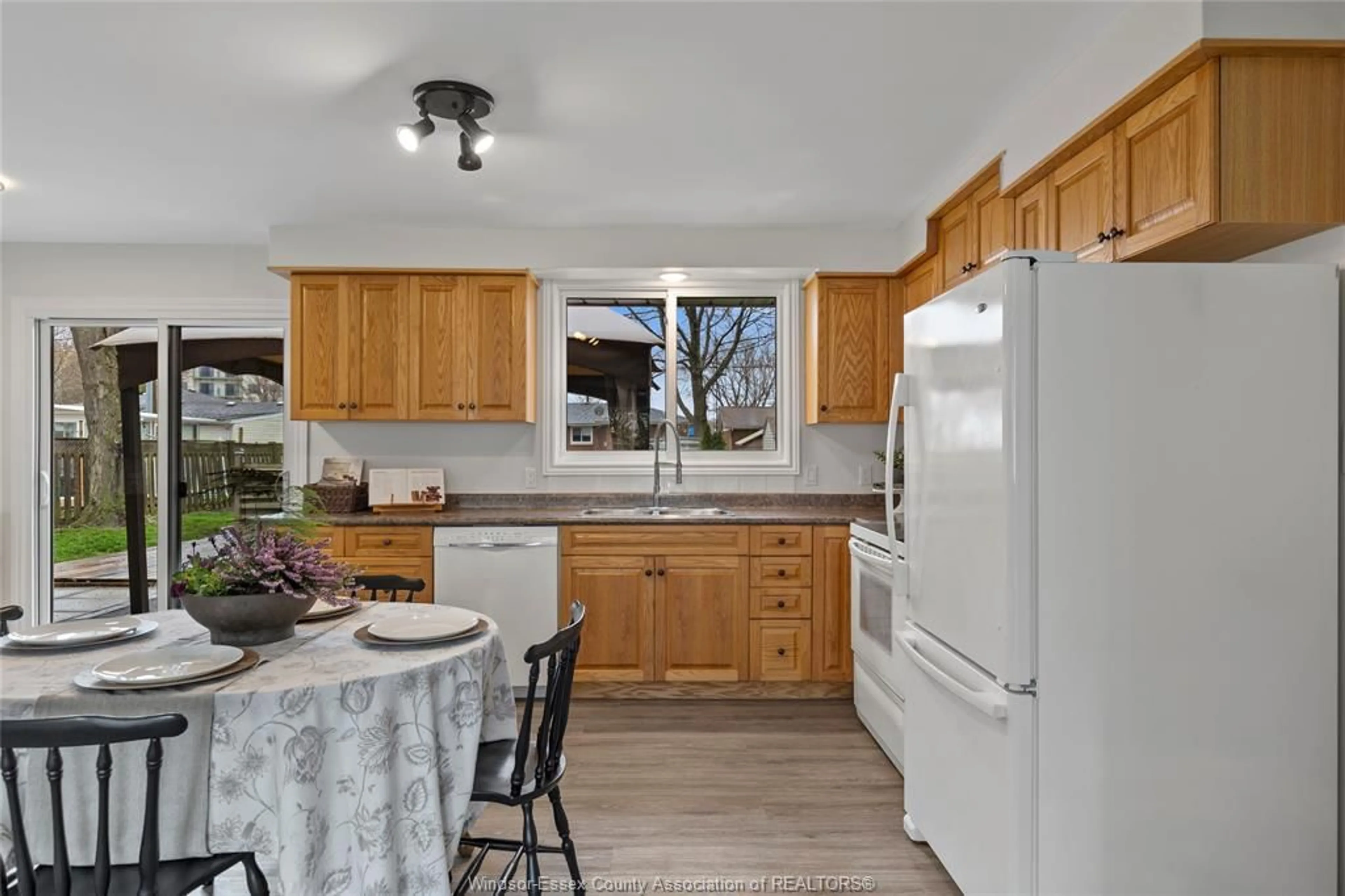 Standard kitchen, unknown for 27 VANIER Dr, Tilbury Ontario N0P 2L0