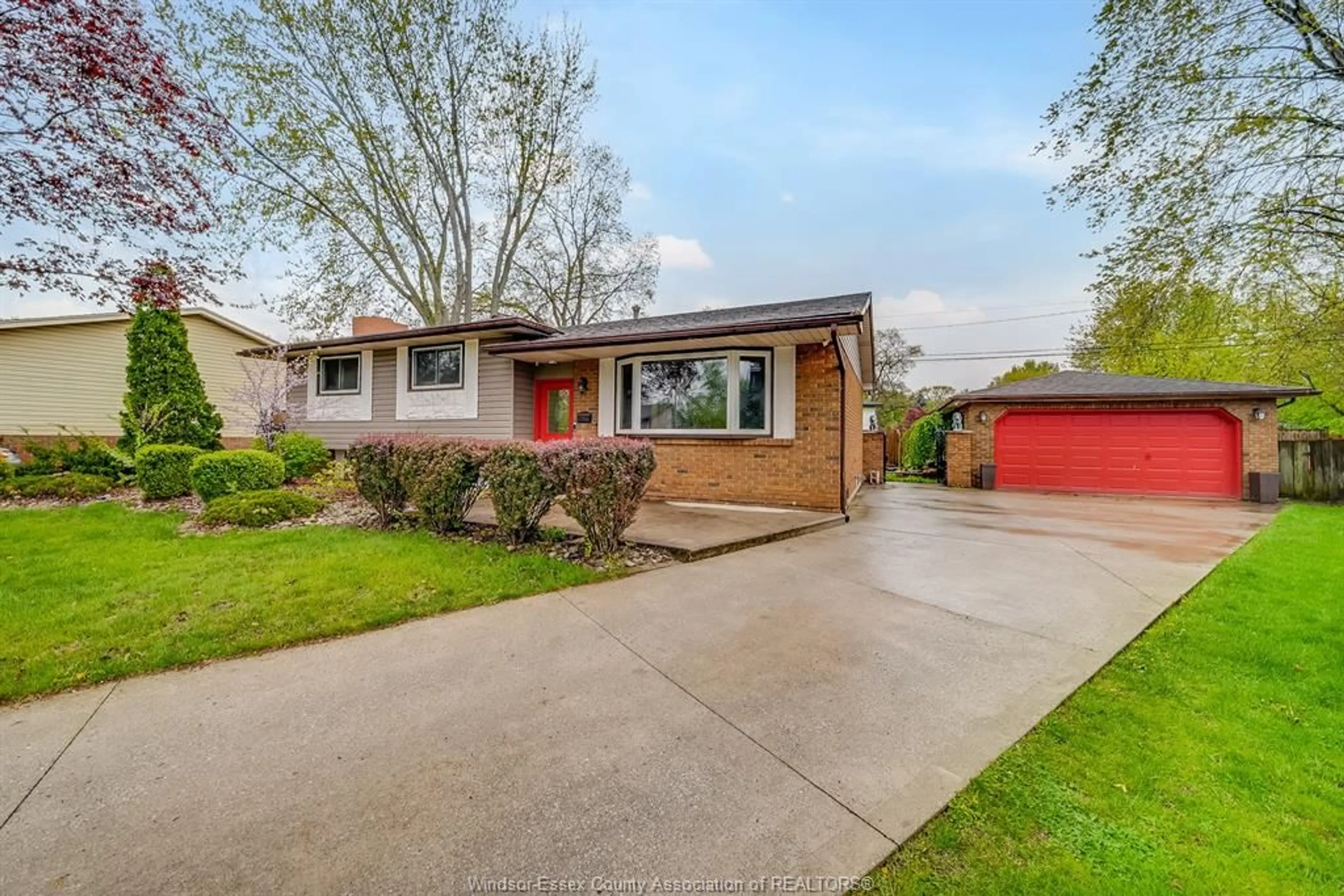 Home with brick exterior material, street for 3990 MYRTLE Ave, Windsor Ontario N9C 4A3