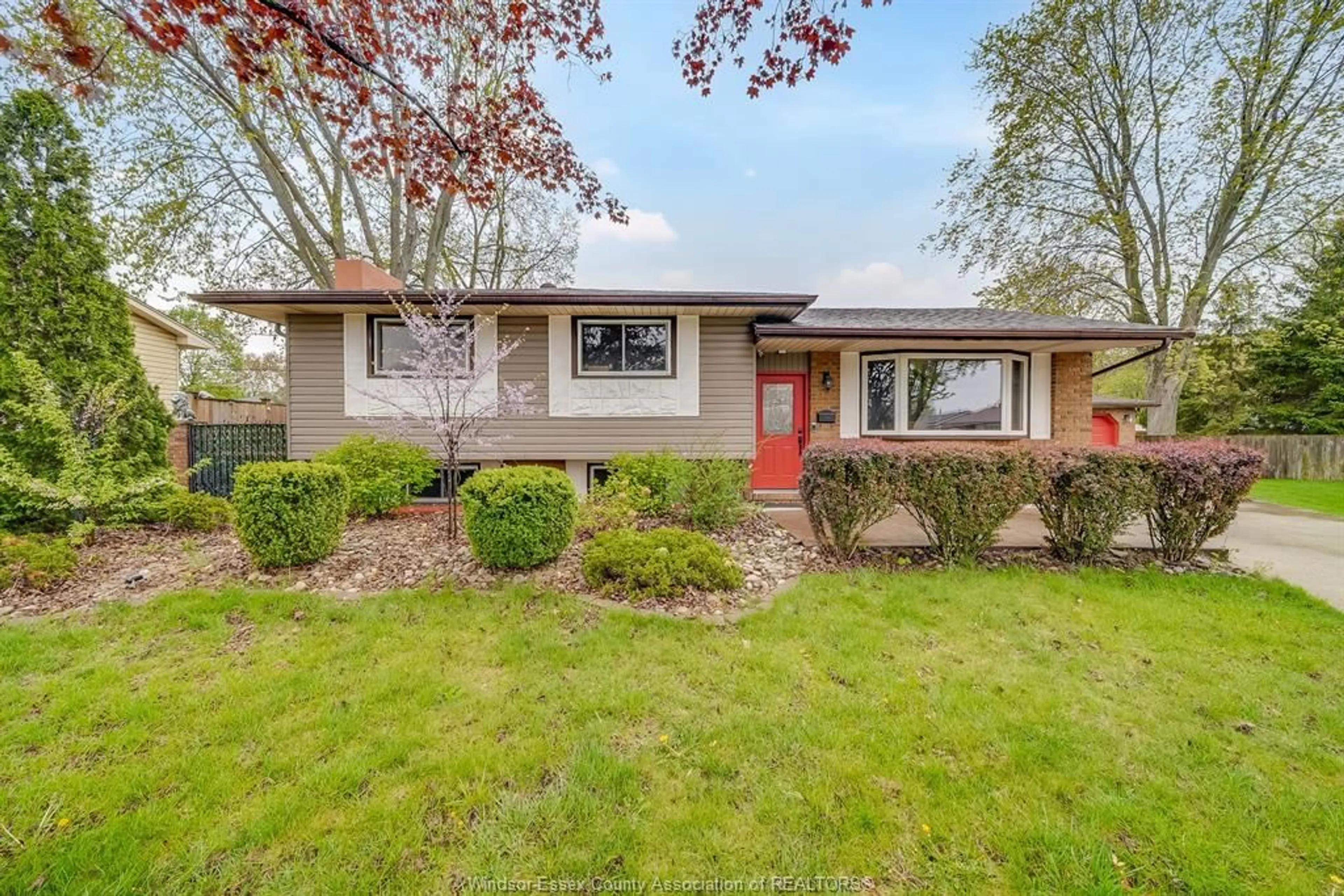 Home with brick exterior material, street for 3990 MYRTLE Ave, Windsor Ontario N9C 4A3