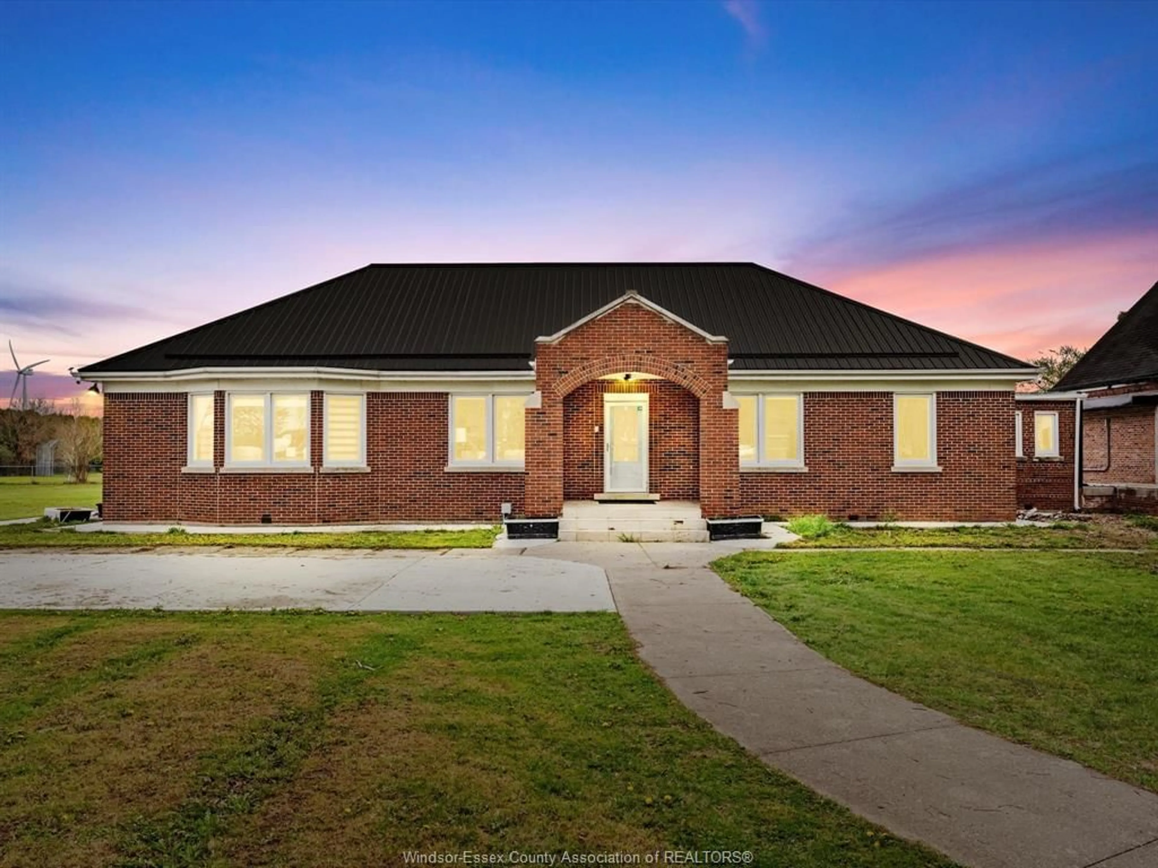 Home with brick exterior material, unknown for 25667 Winterline Rd, Grande Pointe Ontario N0P 1S0