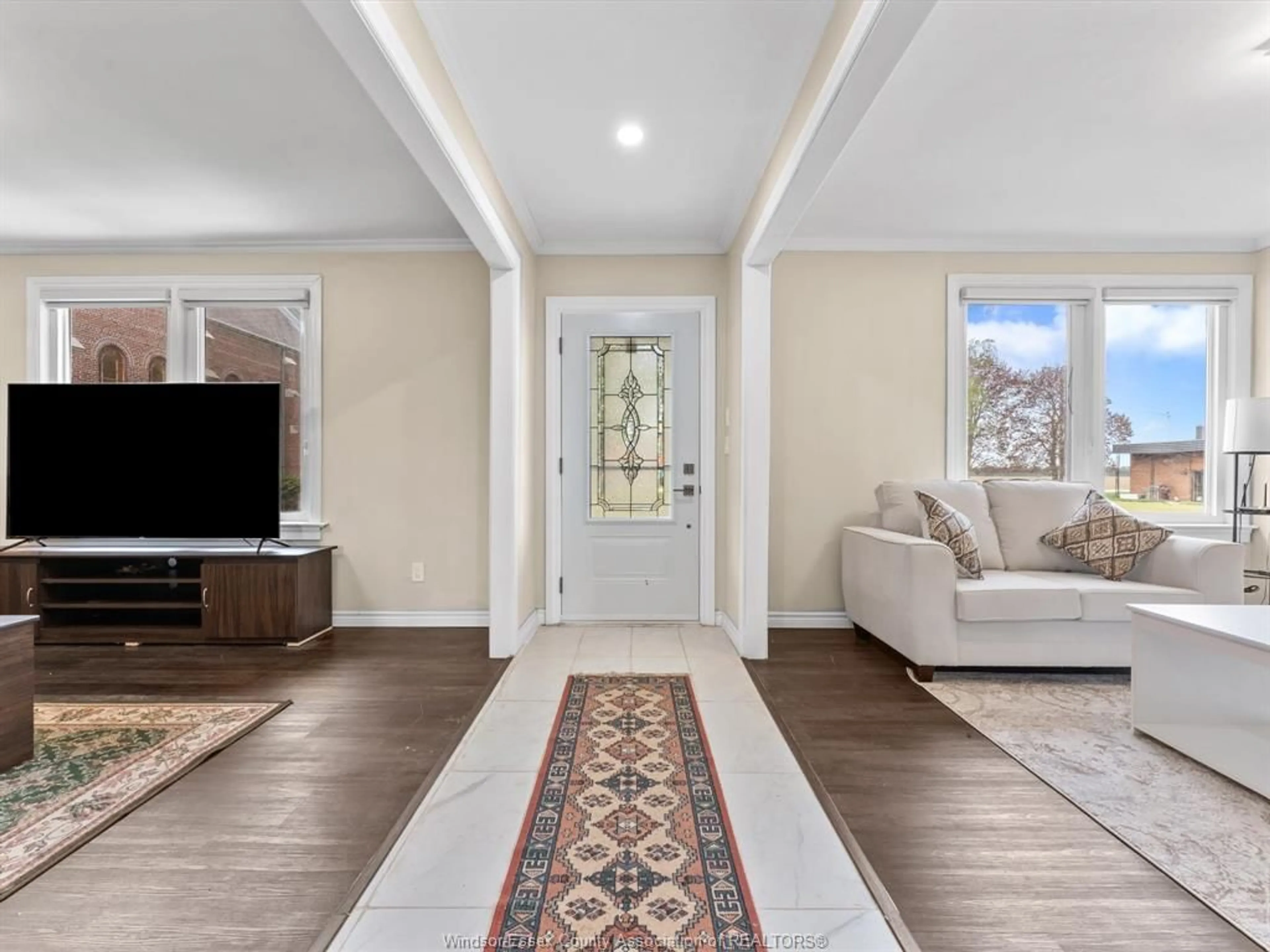 Indoor entryway for 25667 Winterline Rd, Grande Pointe Ontario N0P 1S0
