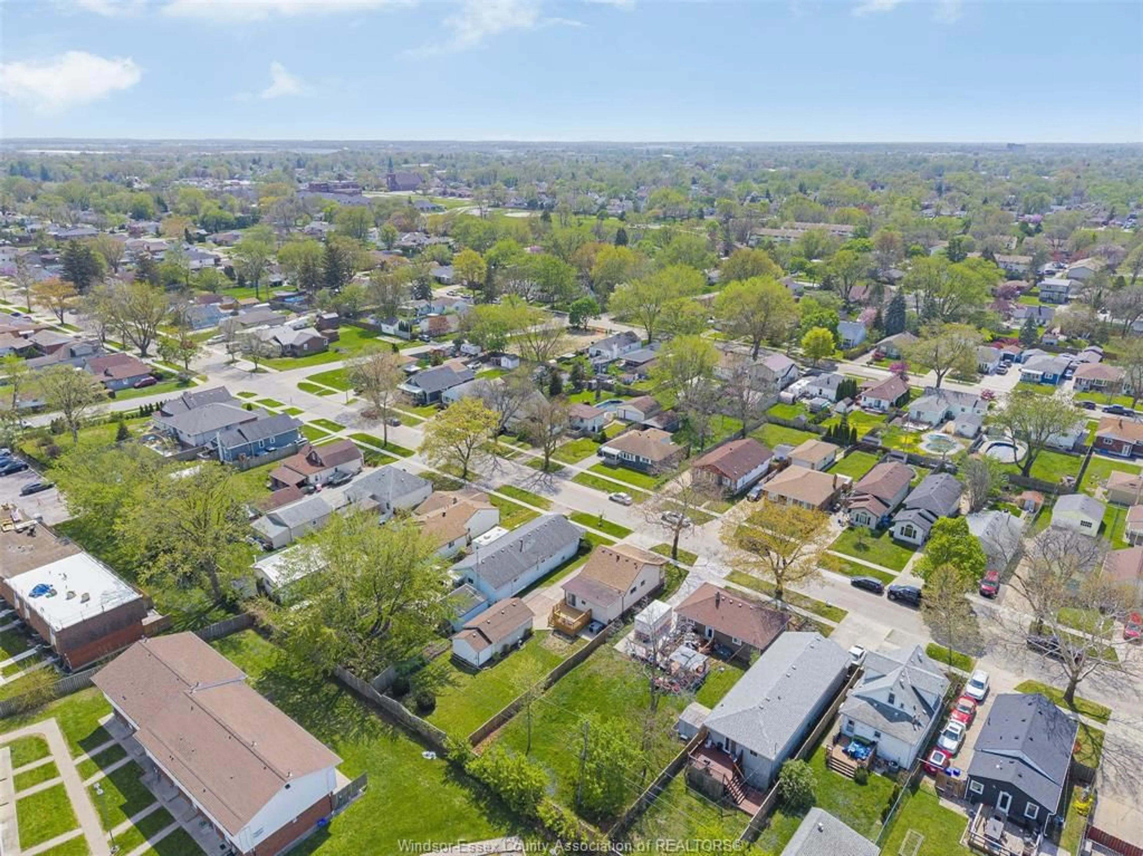 A pic from outside/outdoor area/front of a property/back of a property/a pic from drone, street for 1684 FORD Blvd, Windsor Ontario N8T 2E1