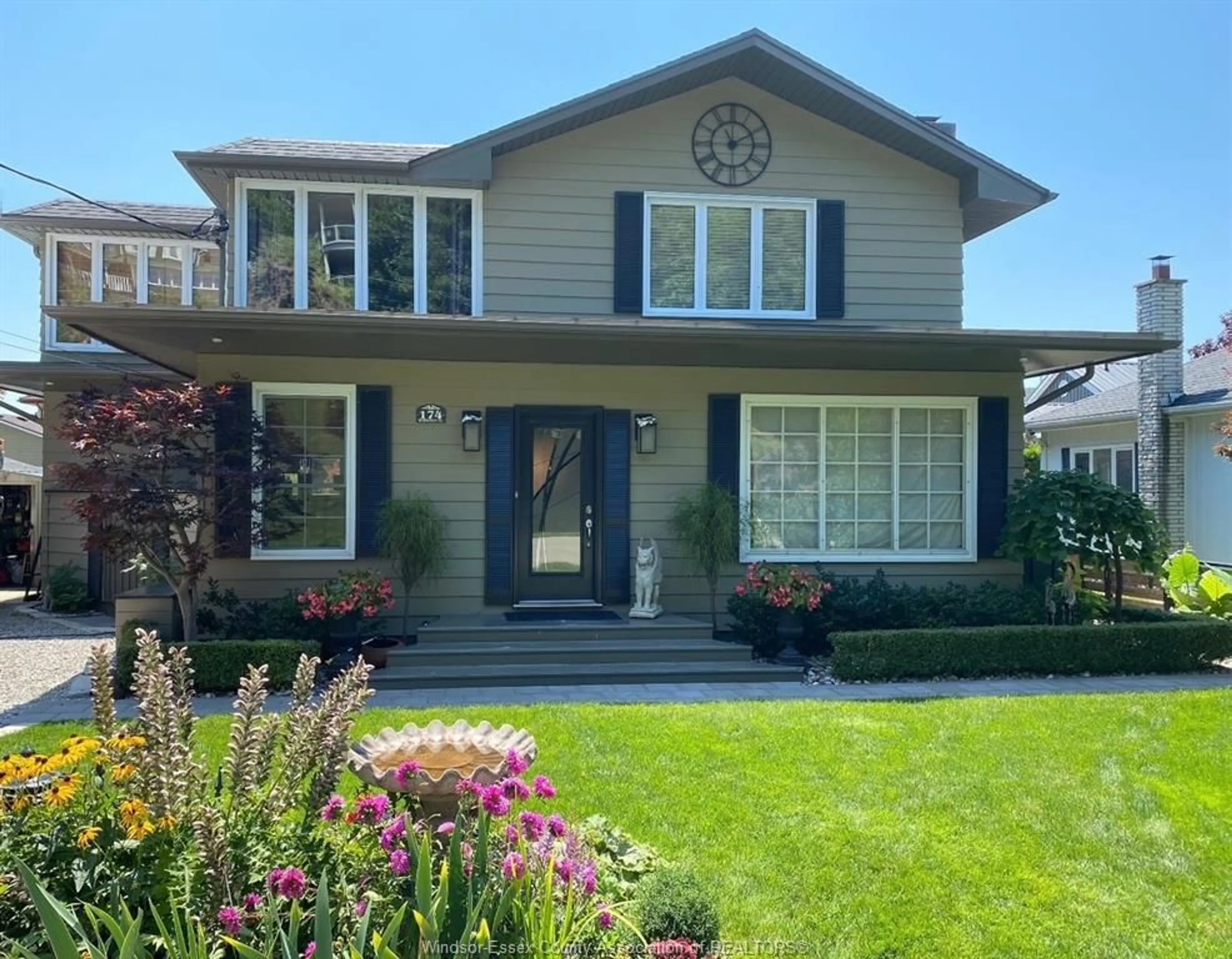 Home with vinyl exterior material, street for 174 HARRISON Pl, Port Stanley Ontario N5L 1A1